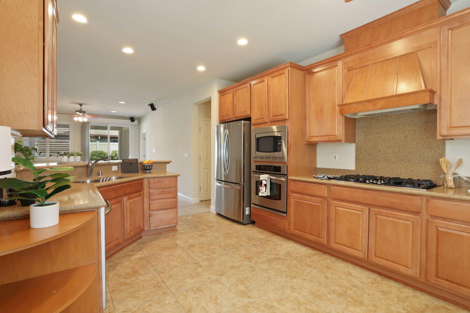 Detail Gallery Image 14 of 50 For 2375 Pepper Tree Ln, Manteca,  CA 95336 - 2 Beds | 2 Baths