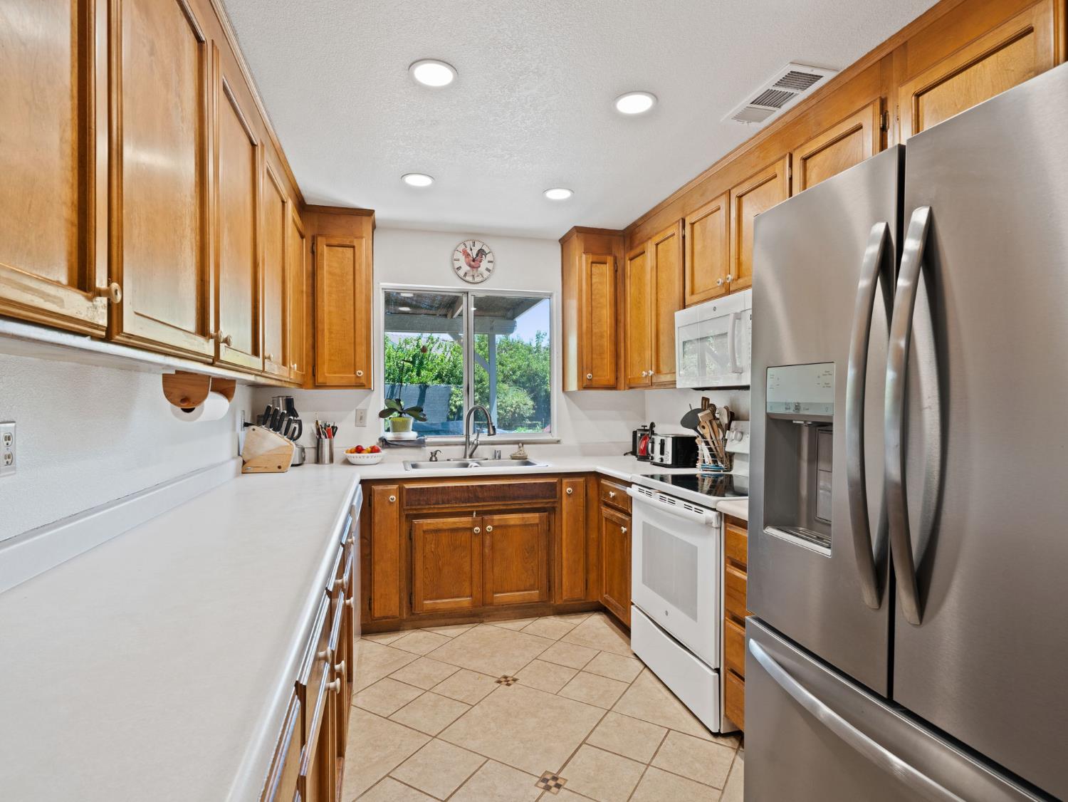 Detail Gallery Image 16 of 33 For 411 Dry Creek Ln, Winters,  CA 95694 - 4 Beds | 2 Baths