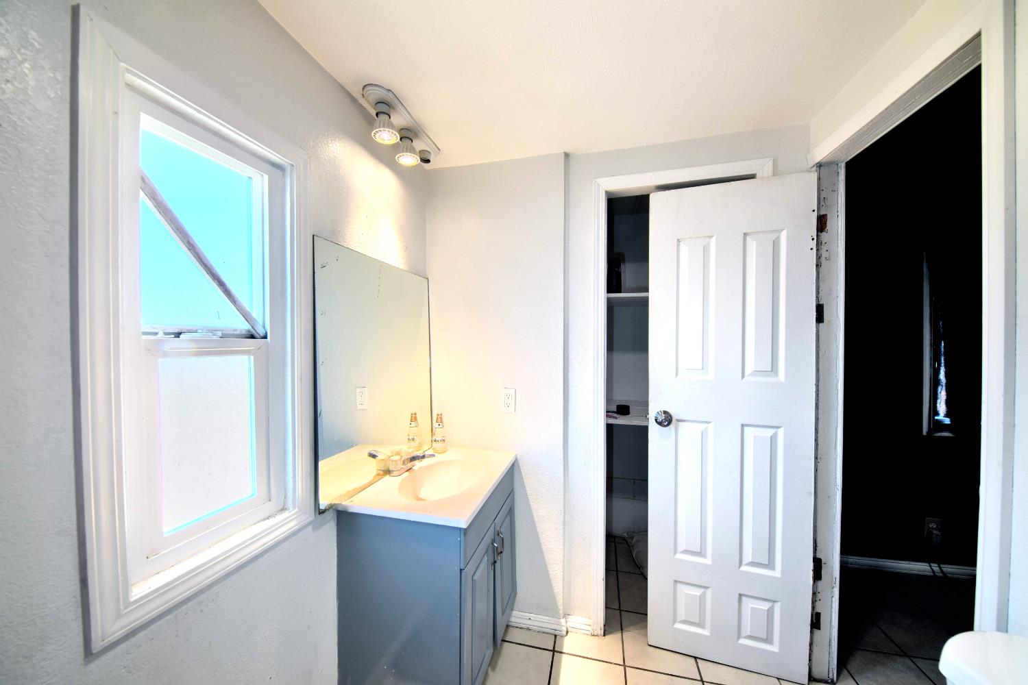 Detail Gallery Image 12 of 20 For 3515 S El Dorado St, Stockton,  CA 95206 - – Beds | – Baths