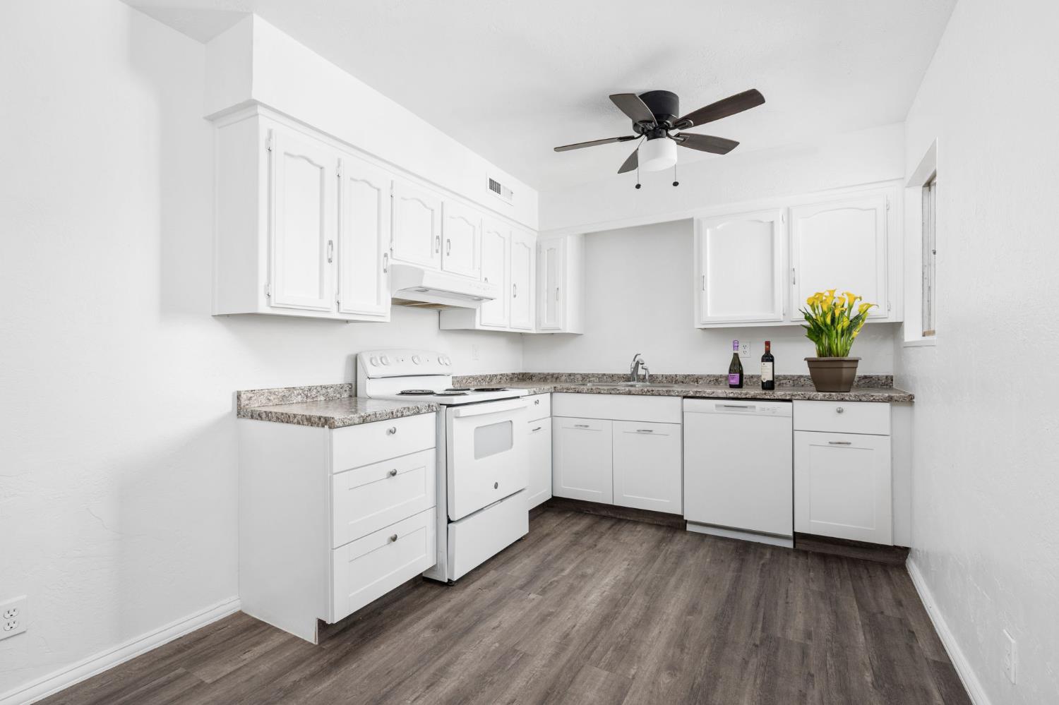 Detail Gallery Image 14 of 41 For 7305 Highway 41, Lemoore,  CA 93245 - 4 Beds | 2/1 Baths