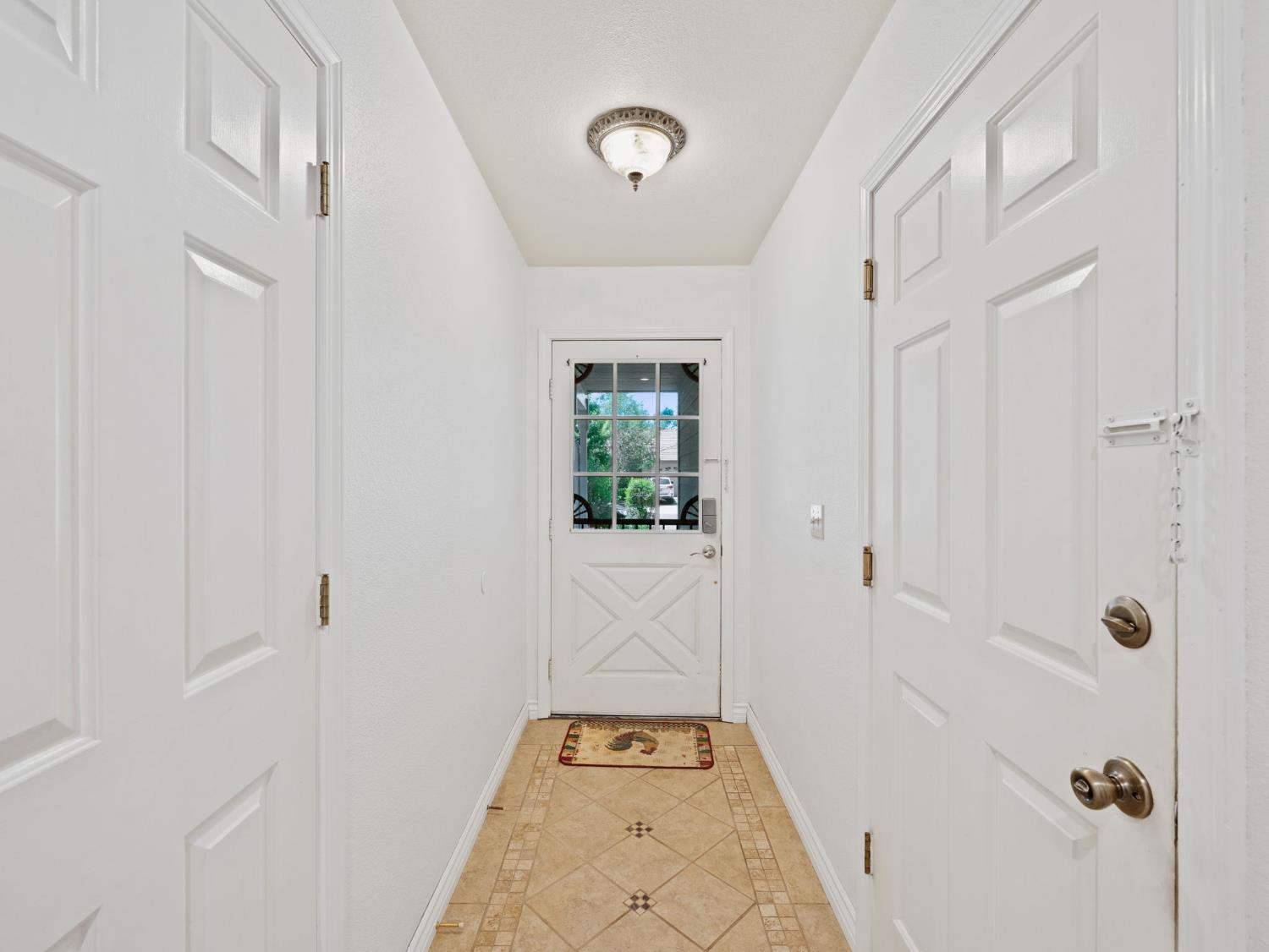 Detail Gallery Image 11 of 33 For 411 Dry Creek Ln, Winters,  CA 95694 - 4 Beds | 2 Baths