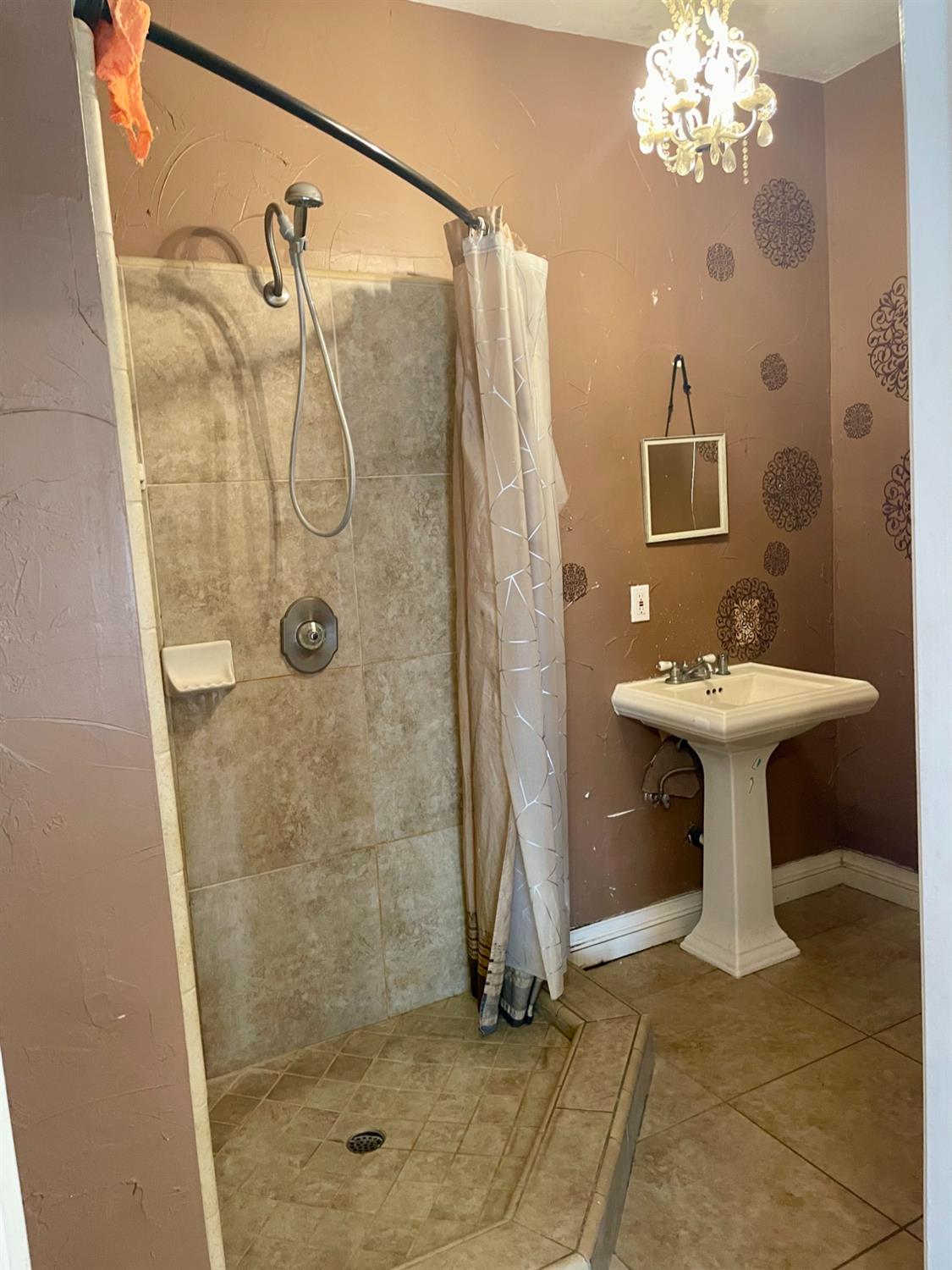 Detail Gallery Image 9 of 24 For 625 E Pine St, Lodi,  CA 95240 - 4 Beds | 2 Baths