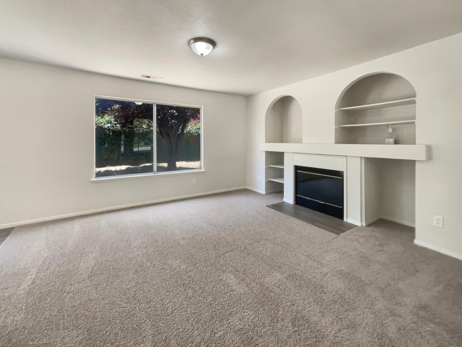 Detail Gallery Image 3 of 38 For 2291 Hamstead Ln, Yuba City,  CA 95991 - 4 Beds | 2/1 Baths
