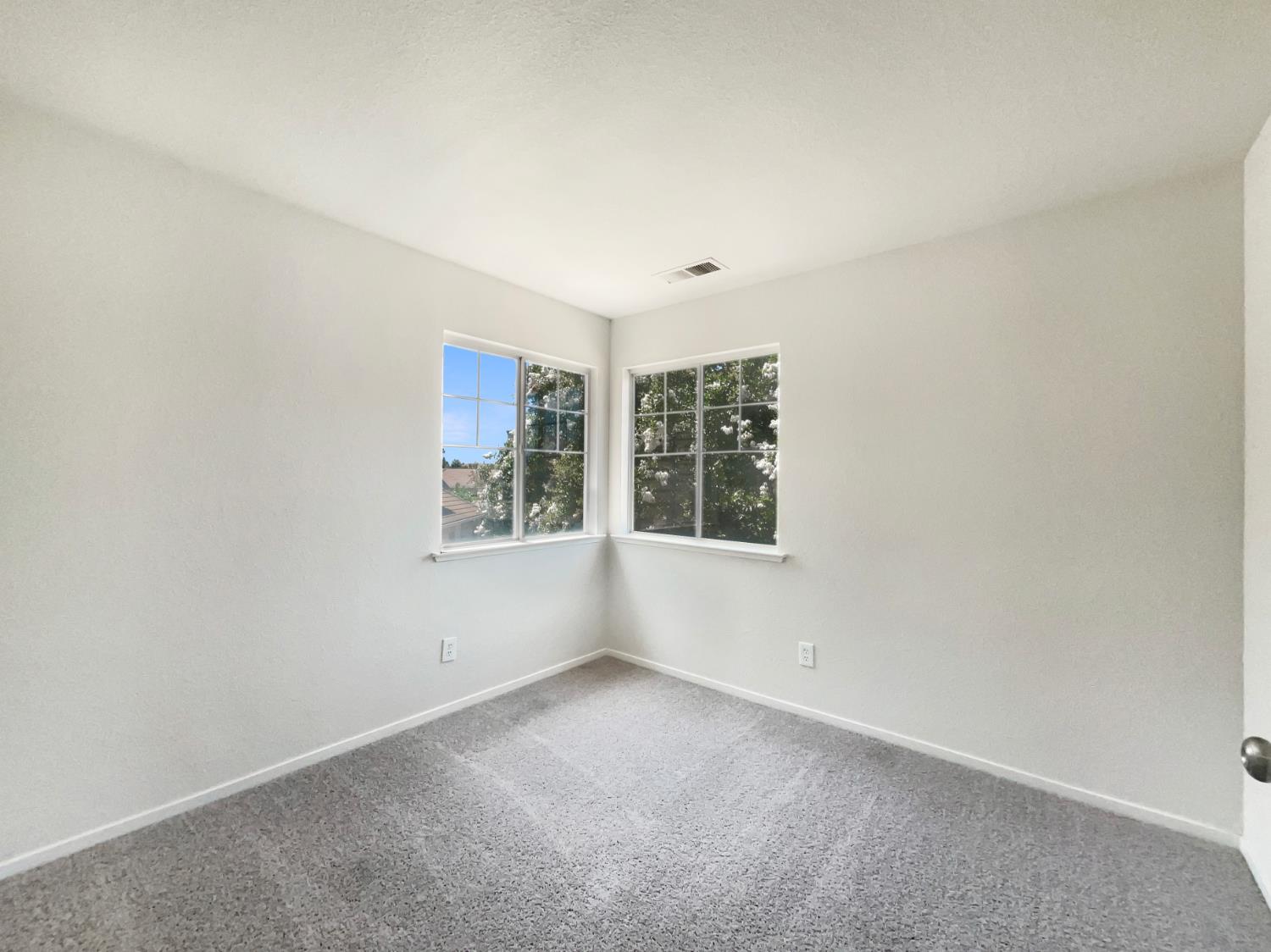 Detail Gallery Image 36 of 38 For 2291 Hamstead Ln, Yuba City,  CA 95991 - 4 Beds | 2/1 Baths