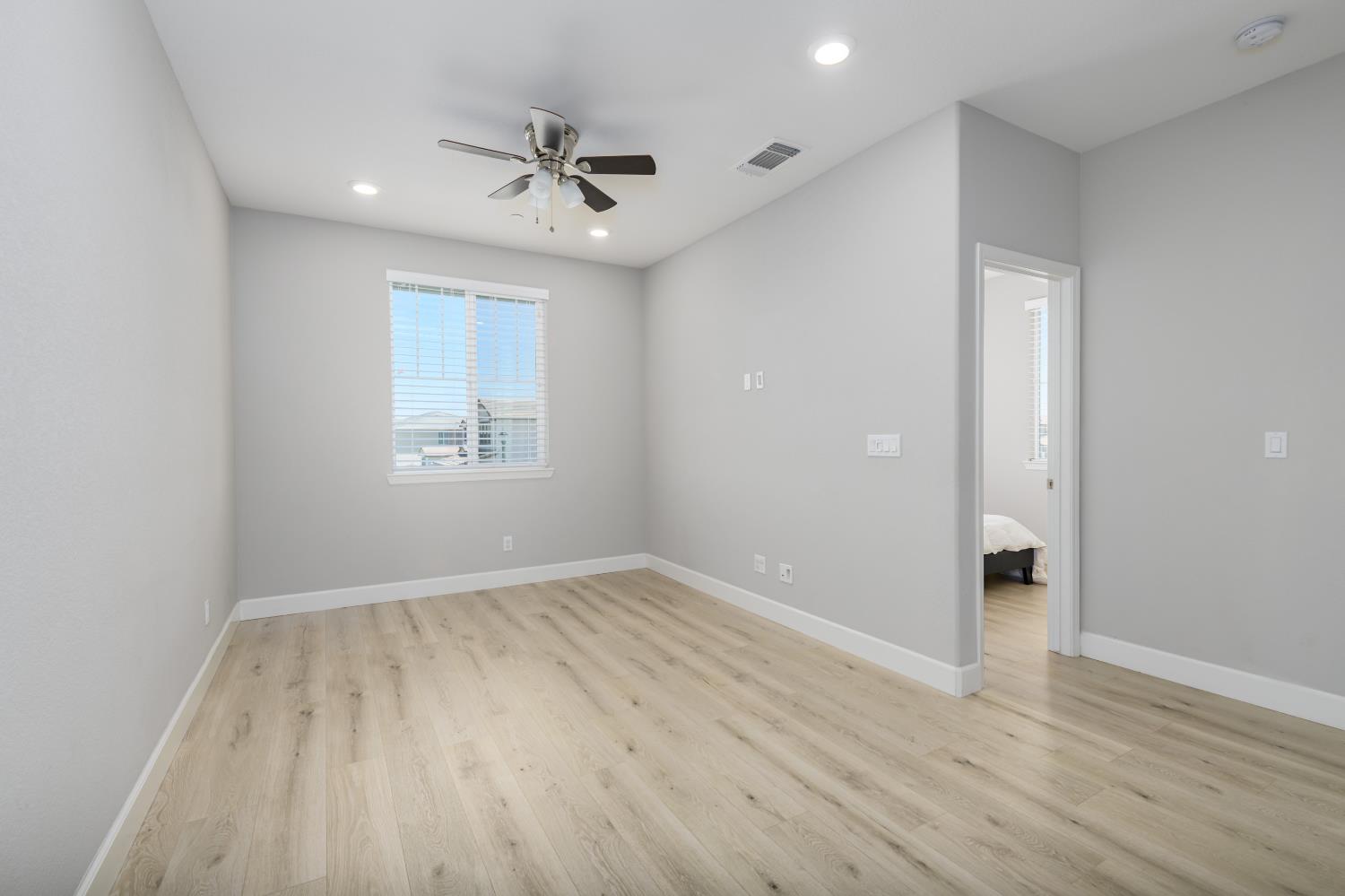 Detail Gallery Image 13 of 26 For 1522 Harry Lorenzo Ave, Woodland,  CA 95776 - 3 Beds | 2/1 Baths