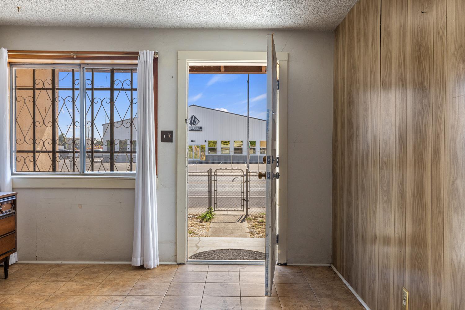 Detail Gallery Image 3 of 26 For 6349 Roselle Ave, Riverbank,  CA 95367 - 3 Beds | 1 Baths