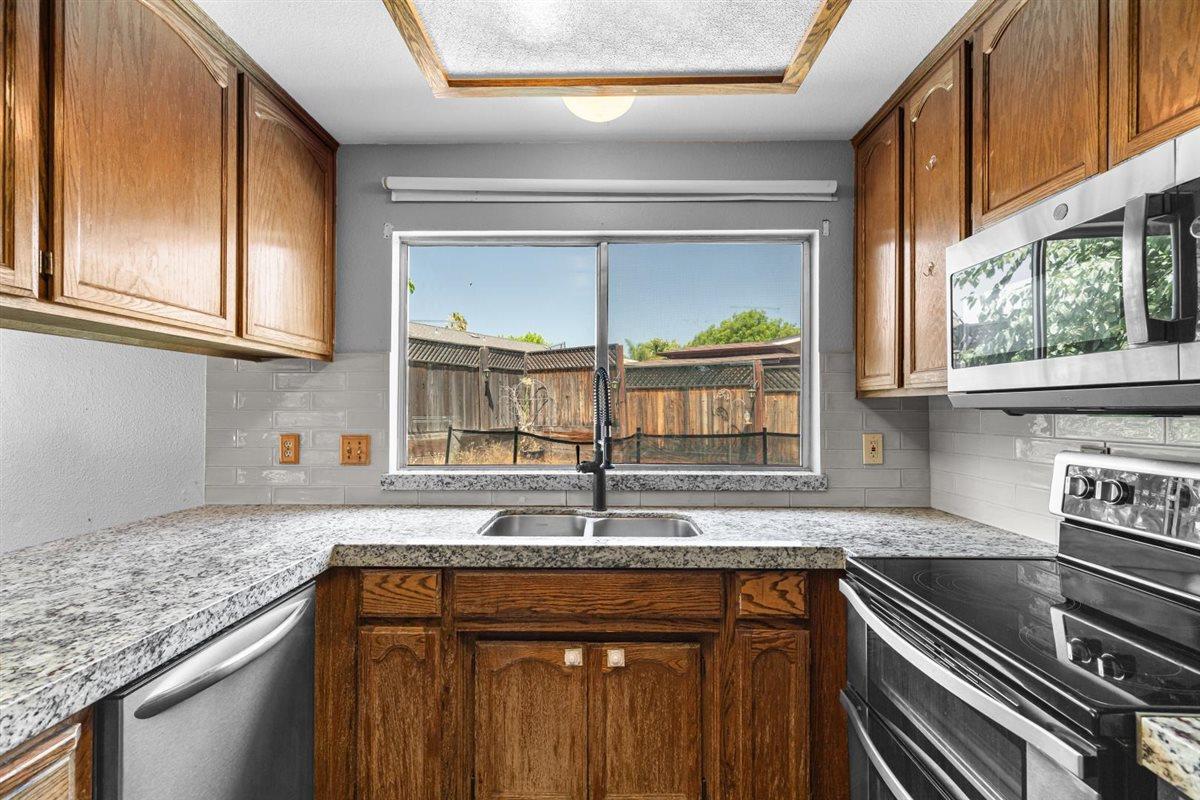 Detail Gallery Image 18 of 44 For 1805 Stone Cress, Ceres,  CA 95307 - 3 Beds | 2 Baths