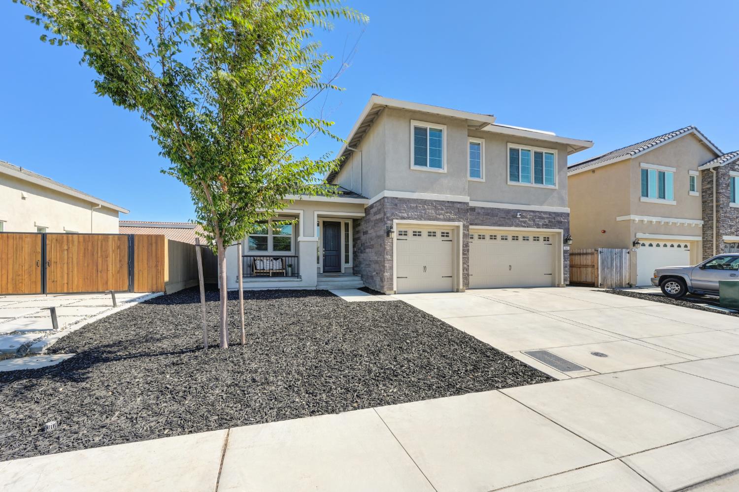 Detail Gallery Image 1 of 70 For 3021 Violet St #172,  Lodi,  CA 95242 - 5 Beds | 3 Baths