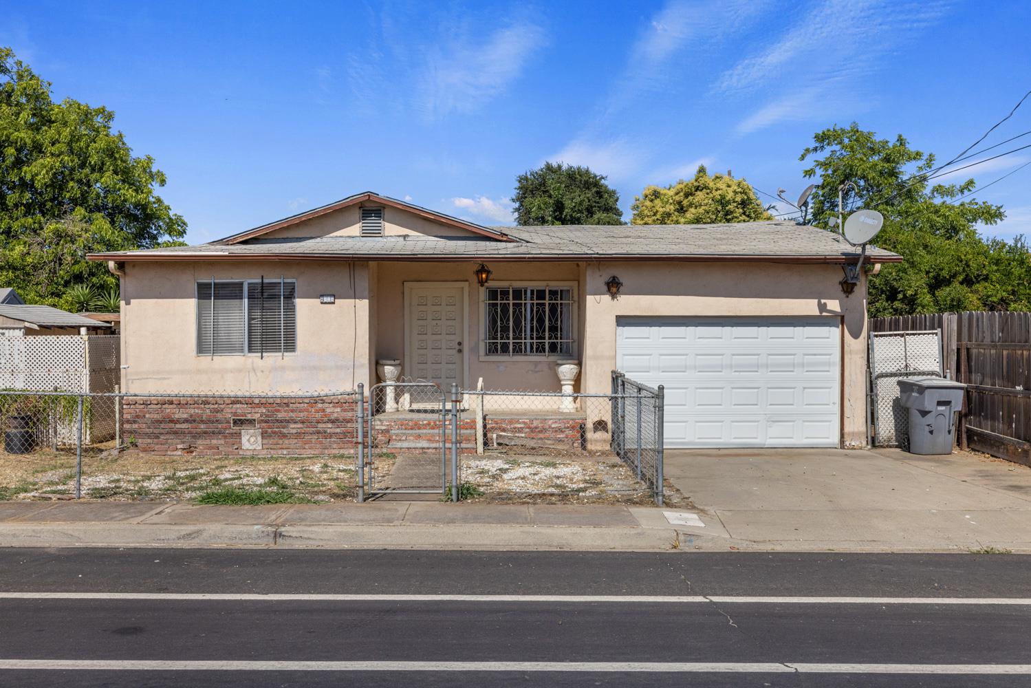 Detail Gallery Image 1 of 26 For 6349 Roselle Ave, Riverbank,  CA 95367 - 3 Beds | 1 Baths