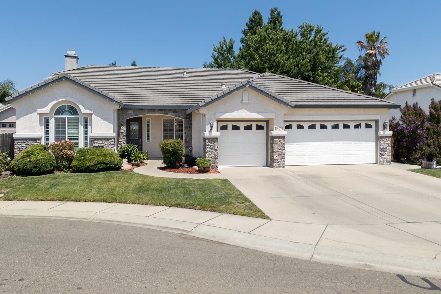 Detail Gallery Image 8 of 62 For 1871 Malkit Ct, Yuba City,  CA 95993 - 3 Beds | 2 Baths