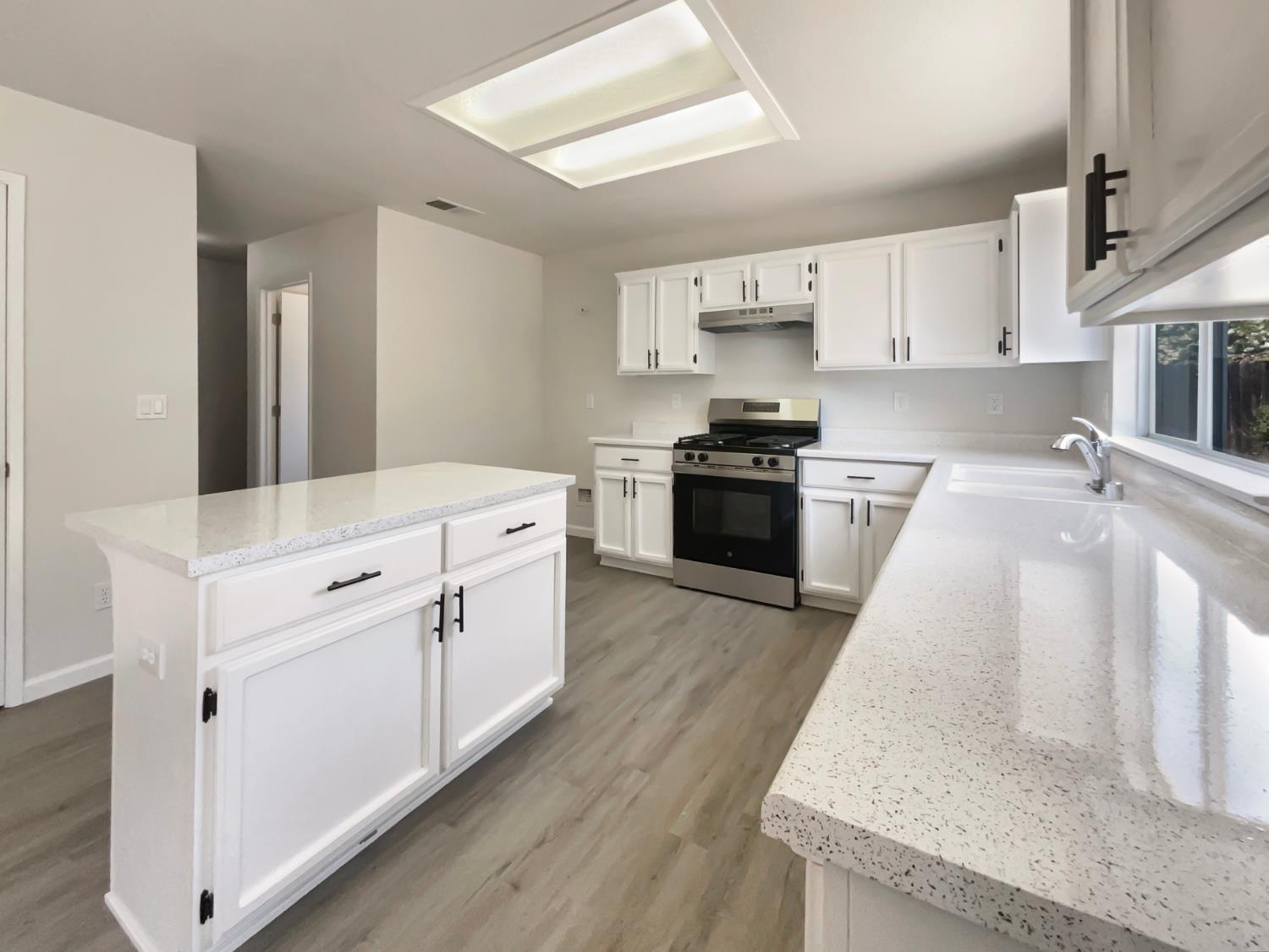 Detail Gallery Image 20 of 38 For 2291 Hamstead Ln, Yuba City,  CA 95991 - 4 Beds | 2/1 Baths