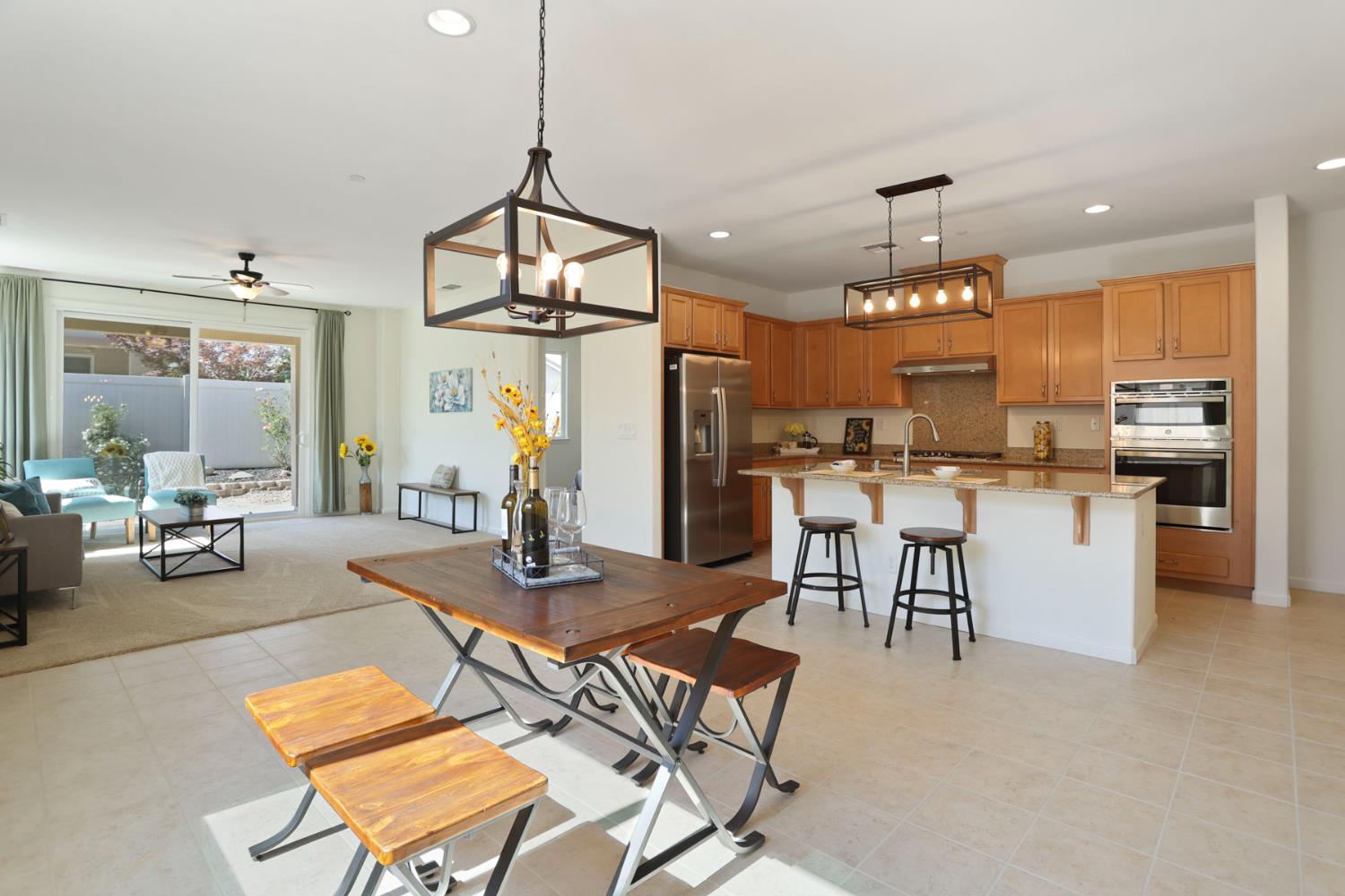 Detail Gallery Image 7 of 40 For 1266 Shady Pines, Manteca,  CA 95336 - 3 Beds | 2 Baths