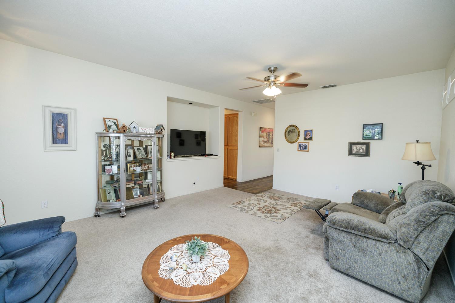 Detail Gallery Image 5 of 33 For 2040 Spring Valley Dr, Turlock,  CA 95382 - 2 Beds | 2 Baths