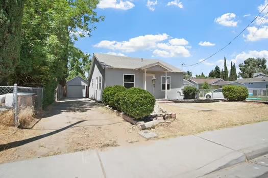 Detail Gallery Image 1 of 16 For 223 Alaska St, Turlock,  CA 95380 - 2 Beds | 1 Baths