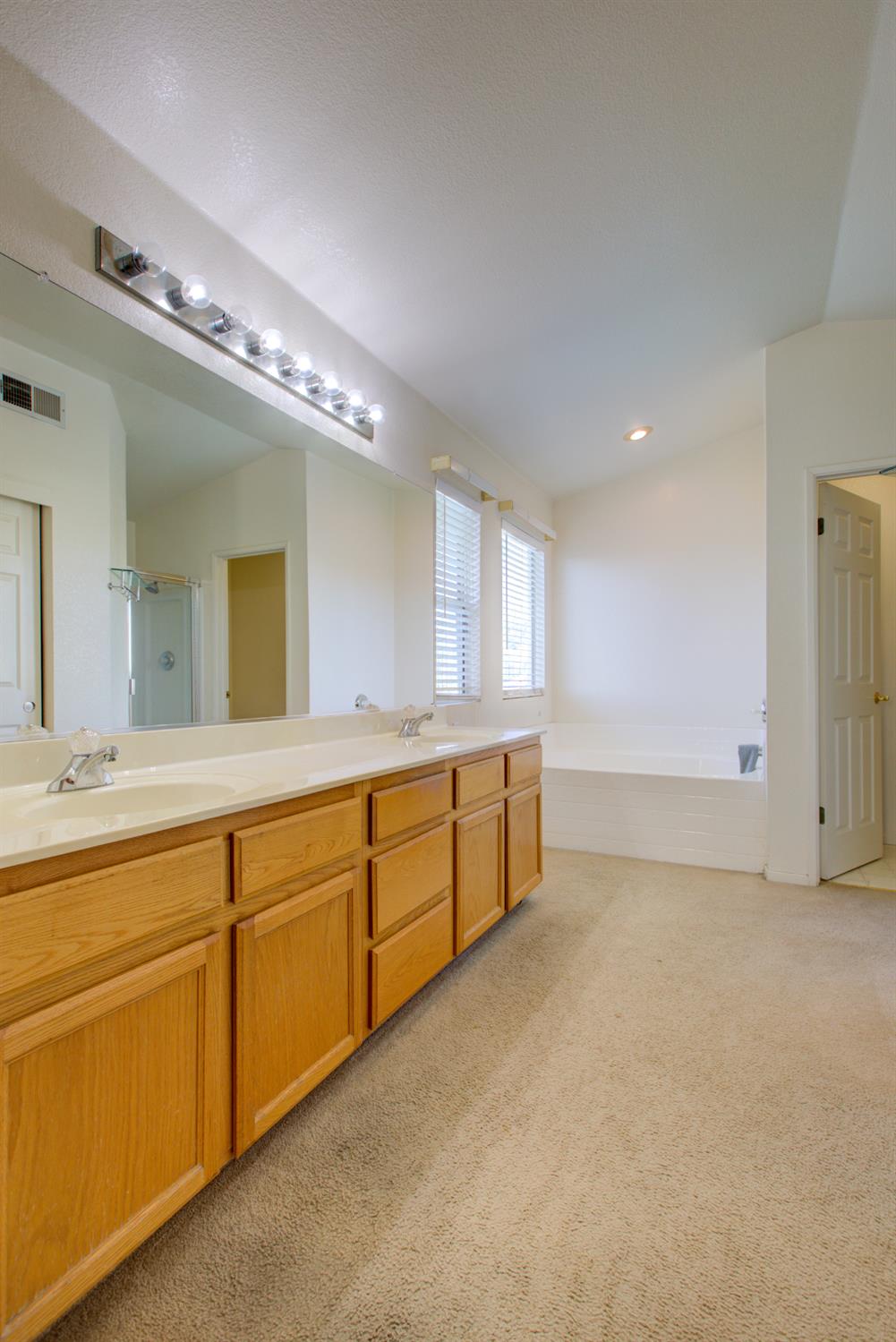 Detail Gallery Image 34 of 56 For 1166 Labrador Ct, Newman,  CA 95360 - 4 Beds | 3 Baths