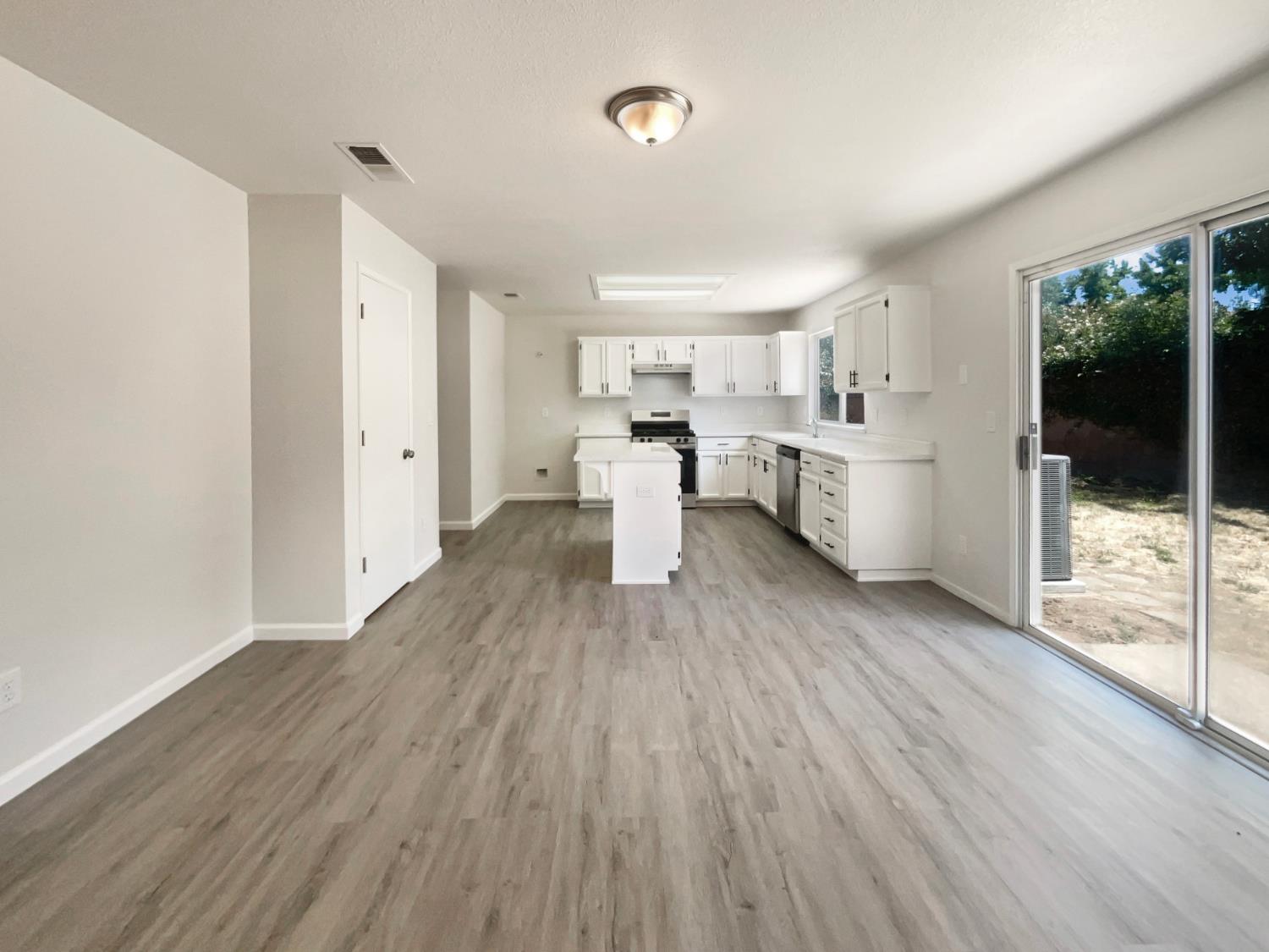 Detail Gallery Image 19 of 38 For 2291 Hamstead Ln, Yuba City,  CA 95991 - 4 Beds | 2/1 Baths