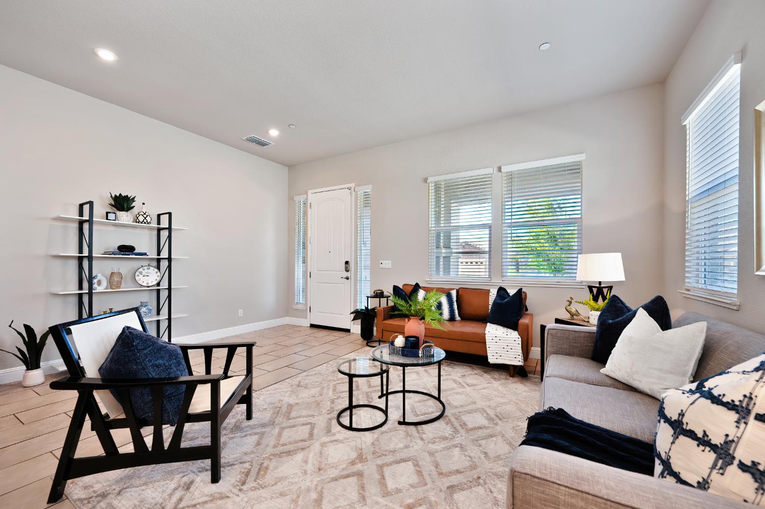 Detail Gallery Image 14 of 70 For 3021 Violet St #172,  Lodi,  CA 95242 - 5 Beds | 3 Baths