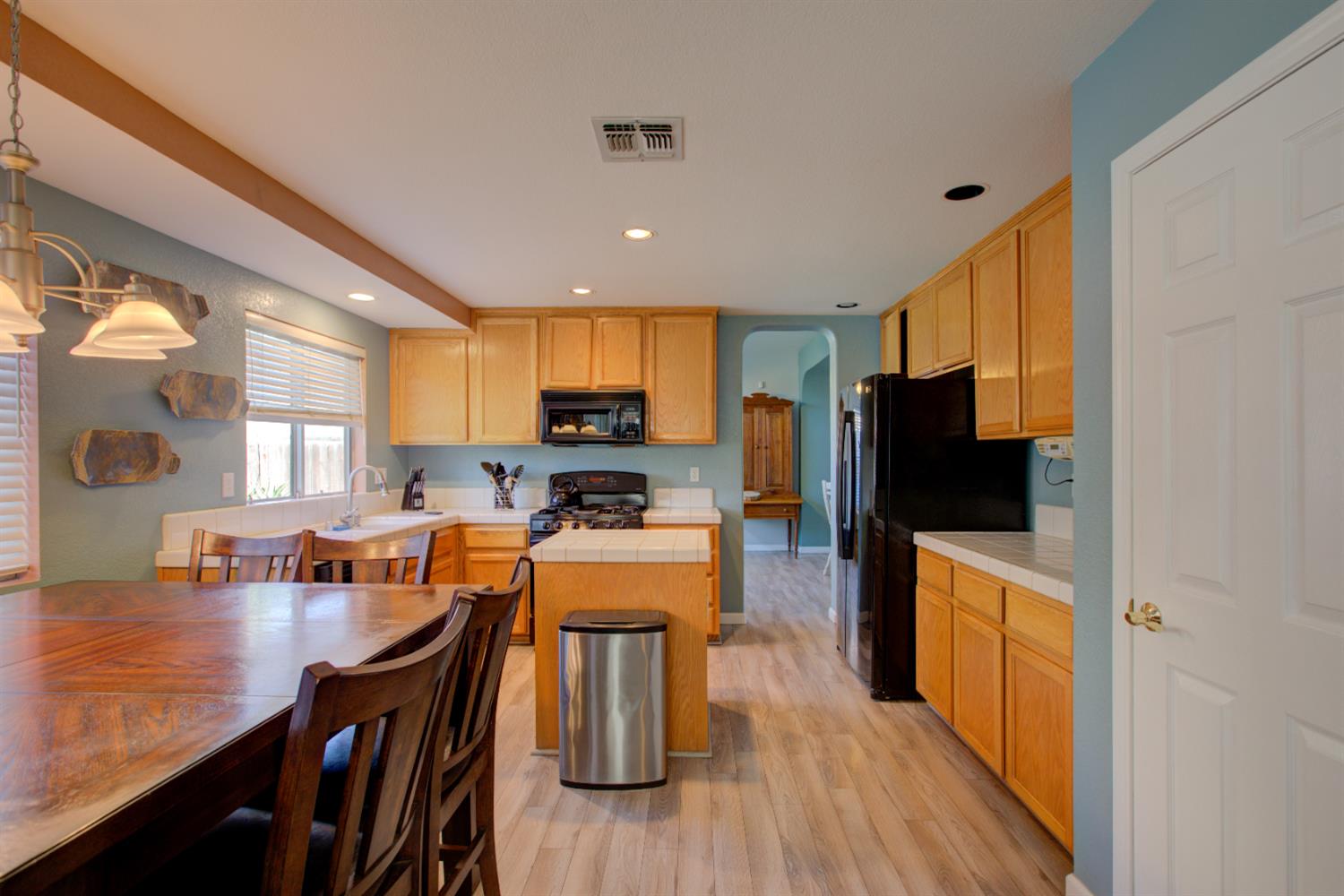 Detail Gallery Image 10 of 56 For 1166 Labrador Ct, Newman,  CA 95360 - 4 Beds | 3 Baths