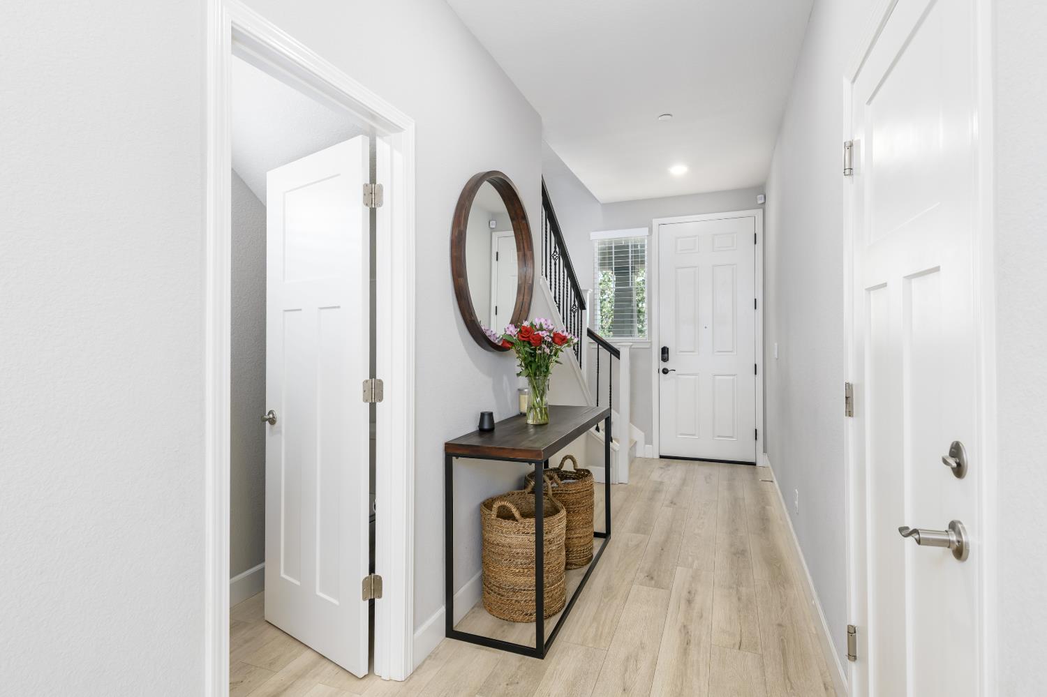 Detail Gallery Image 4 of 26 For 1522 Harry Lorenzo Ave, Woodland,  CA 95776 - 3 Beds | 2/1 Baths