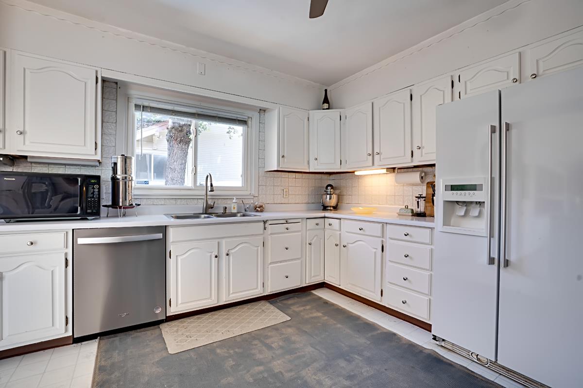 Detail Gallery Image 9 of 38 For 1705 Lucerne Ave, Stockton,  CA 95203 - 3 Beds | 2 Baths