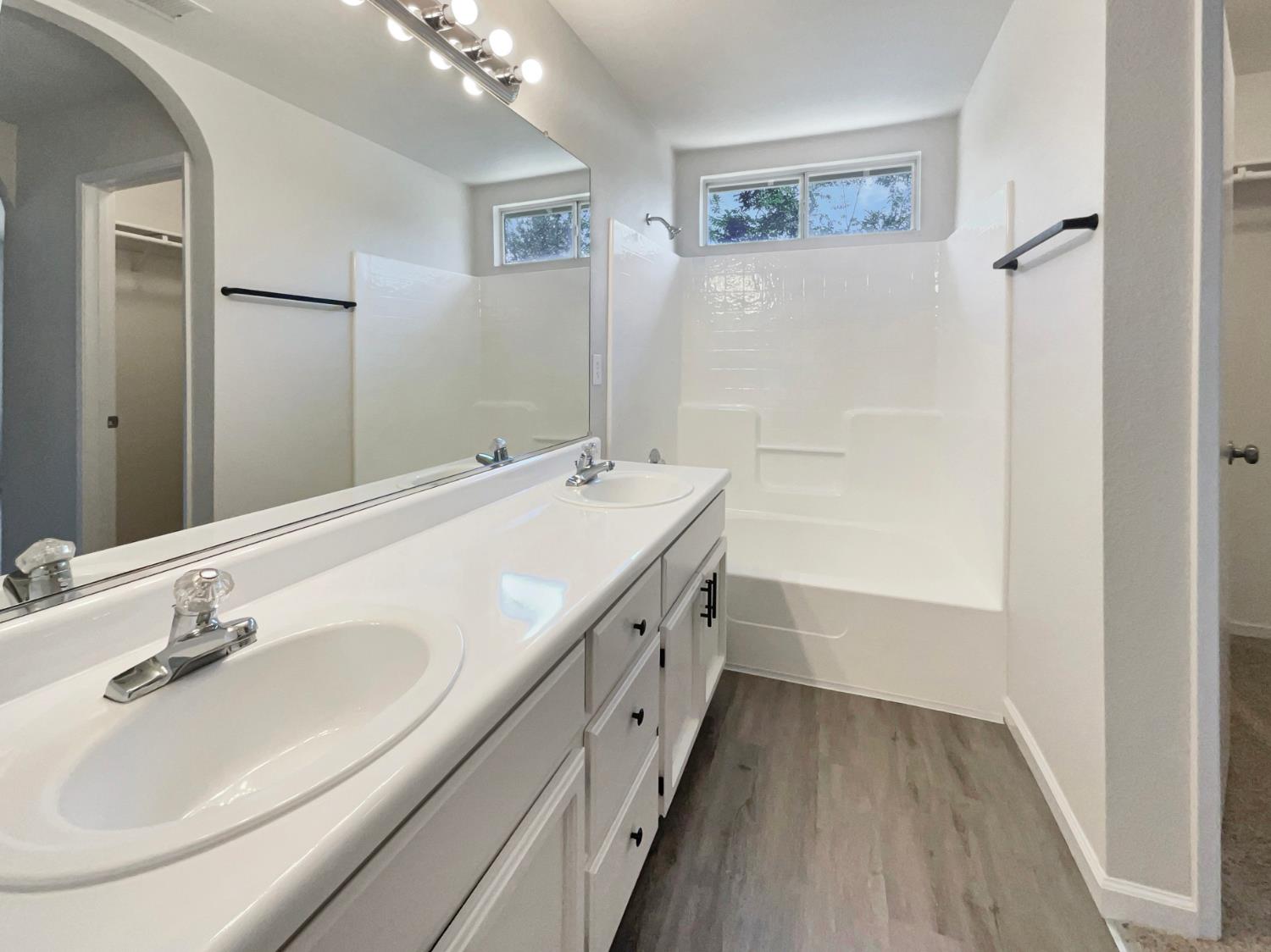 Detail Gallery Image 7 of 38 For 2291 Hamstead Ln, Yuba City,  CA 95991 - 4 Beds | 2/1 Baths