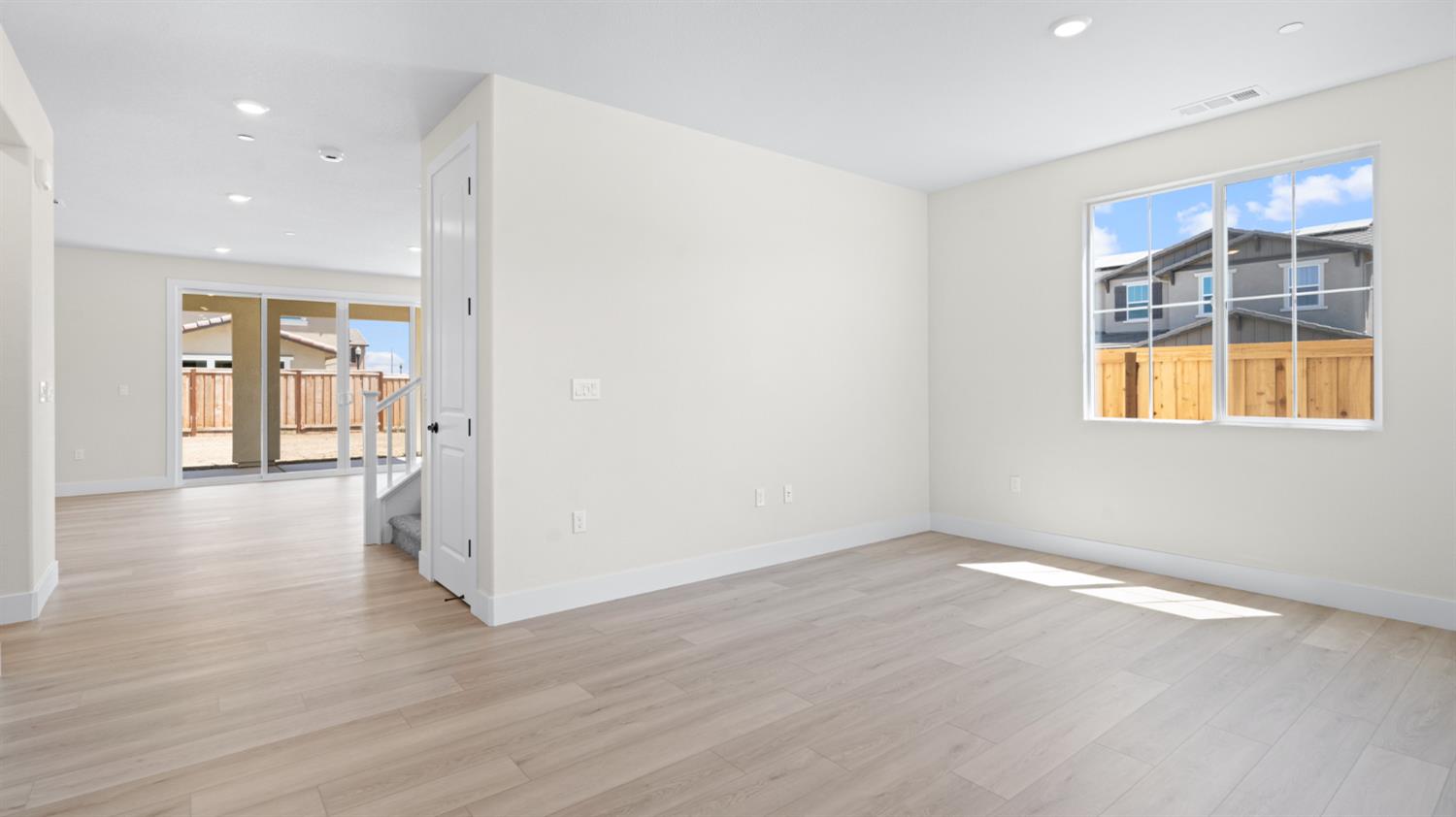 Detail Gallery Image 4 of 42 For 2509 Hamilton Dr, Lodi,  CA 95242 - 4 Beds | 3/1 Baths