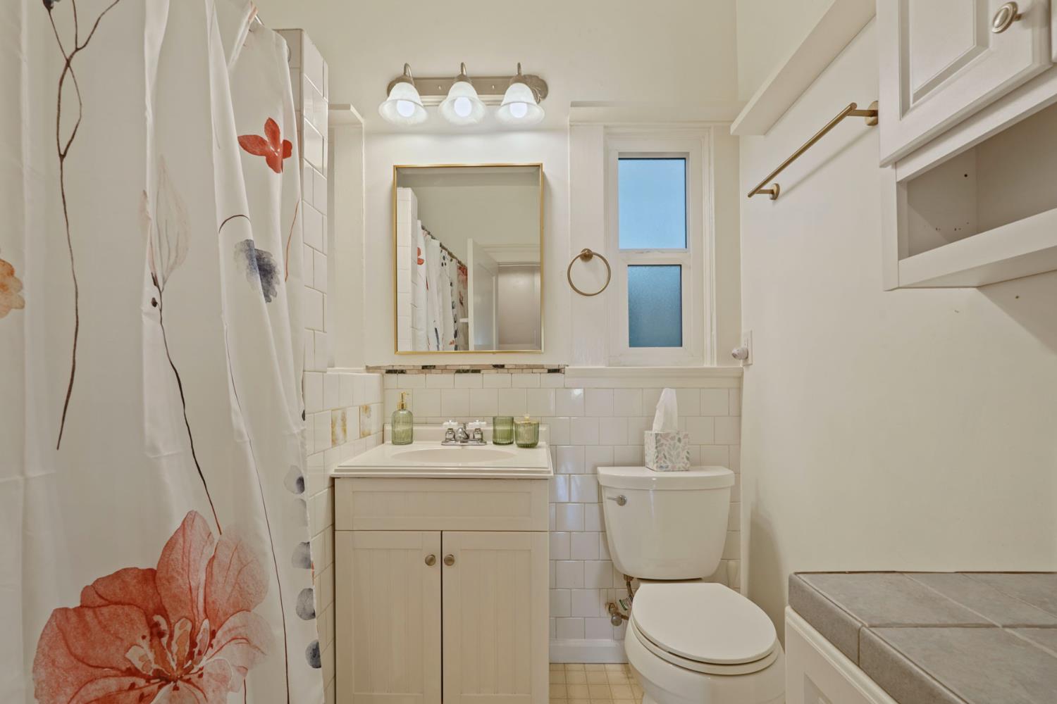Detail Gallery Image 3 of 42 For 720 W Flora St, Stockton,  CA 95203 - 2 Beds | 1 Baths