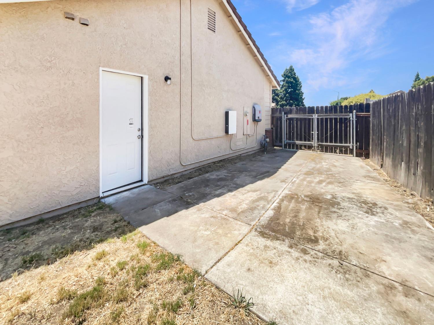 Detail Gallery Image 14 of 38 For 2291 Hamstead Ln, Yuba City,  CA 95991 - 4 Beds | 2/1 Baths