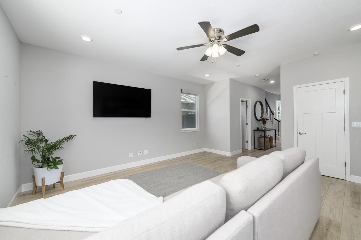 Detail Gallery Image 23 of 26 For 1522 Harry Lorenzo Ave, Woodland,  CA 95776 - 3 Beds | 2/1 Baths