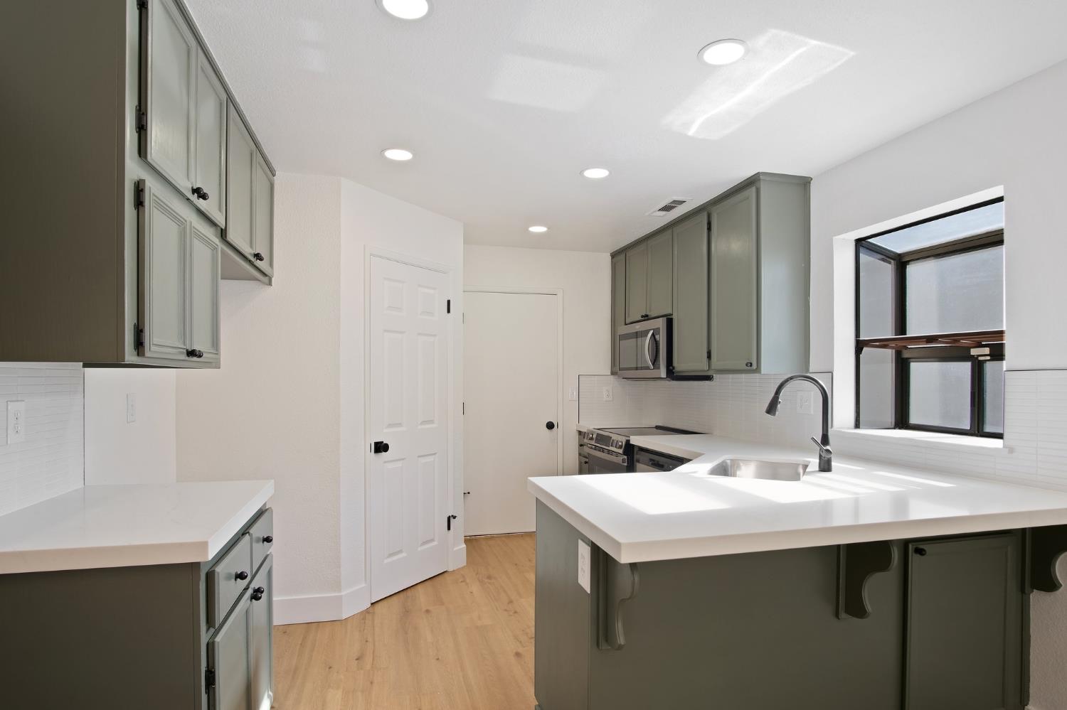 Detail Gallery Image 10 of 27 For 2516 Black Walnut Dr, Modesto,  CA 95355 - 4 Beds | 2 Baths