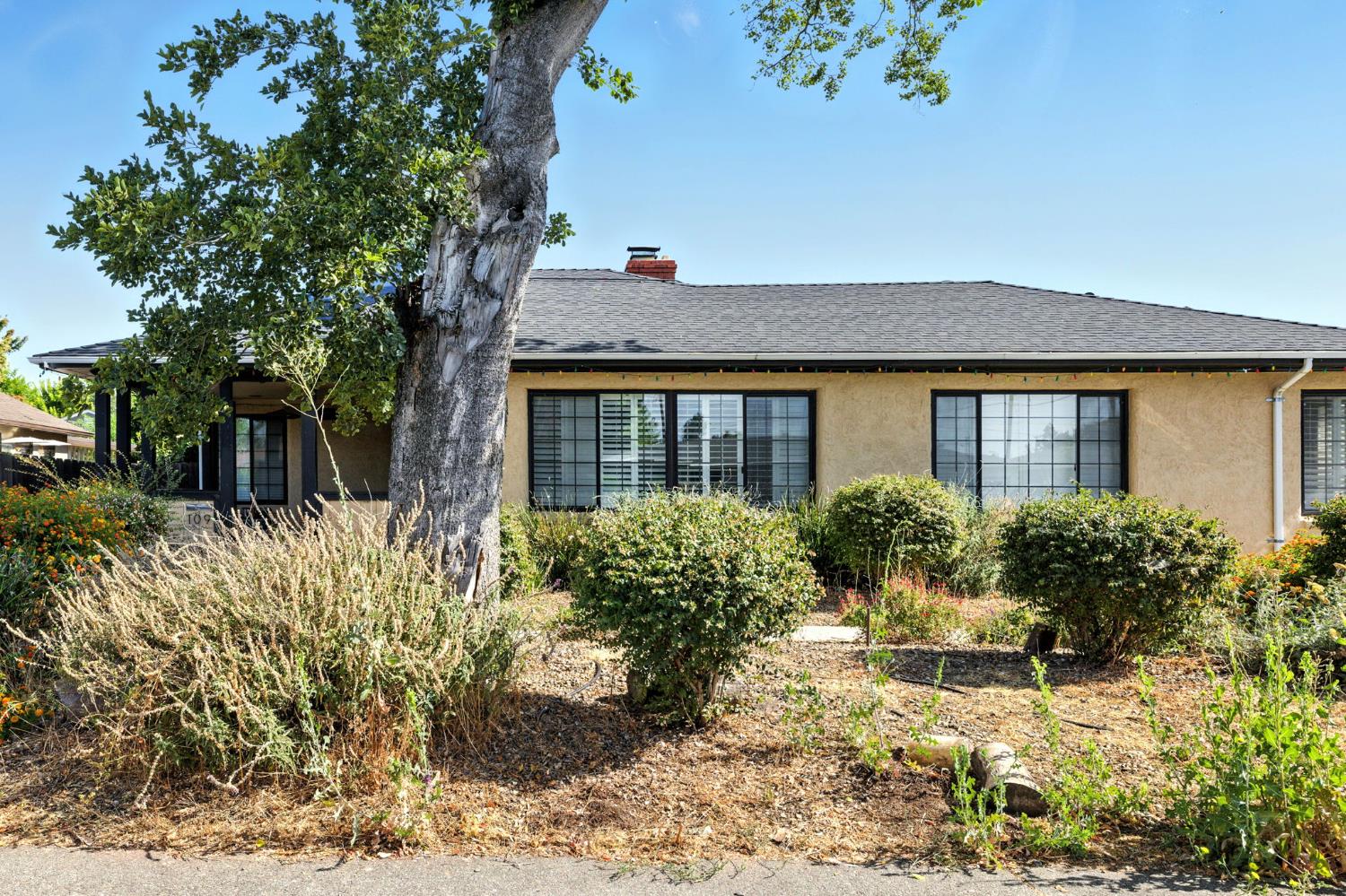 Detail Gallery Image 3 of 35 For 109 Gibson Rd, Woodland,  CA 95695 - 3 Beds | 2 Baths