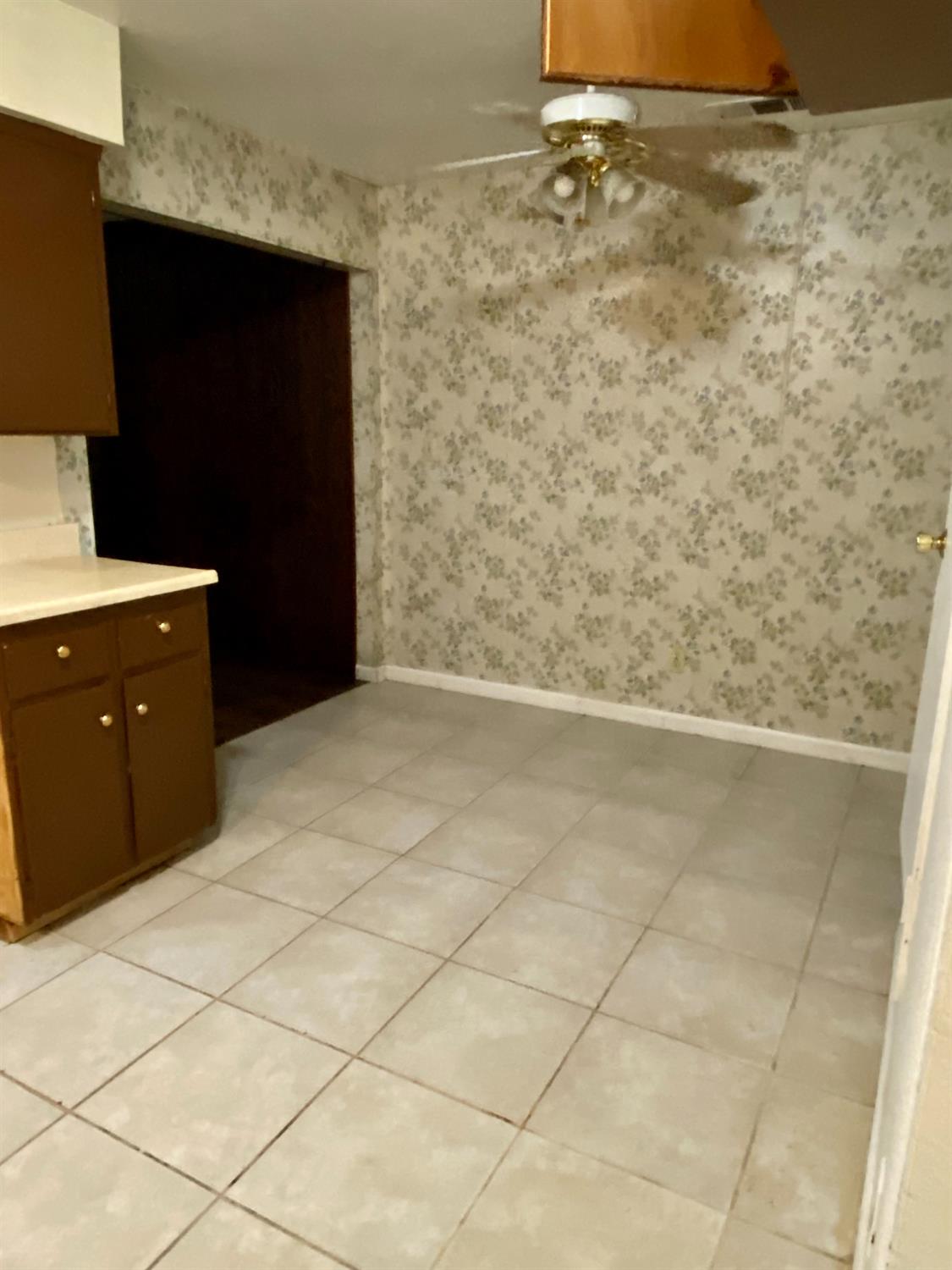 Detail Gallery Image 4 of 15 For 300 Brimmer Rd, Merced,  CA 95341 - 4 Beds | 2 Baths
