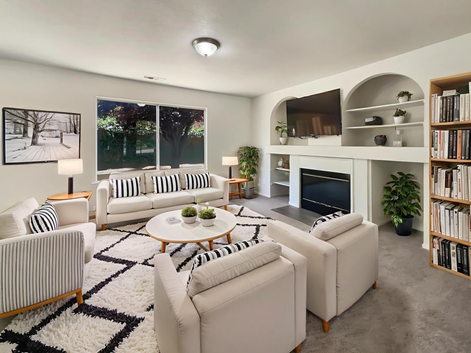 Detail Gallery Image 2 of 38 For 2291 Hamstead Ln, Yuba City,  CA 95991 - 4 Beds | 2/1 Baths