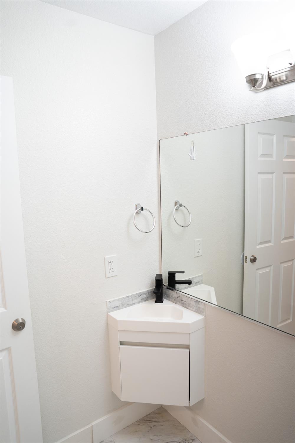 Detail Gallery Image 24 of 45 For 33 Deer St #7,  Salinas,  CA 93906 - 3 Beds | 2/1 Baths