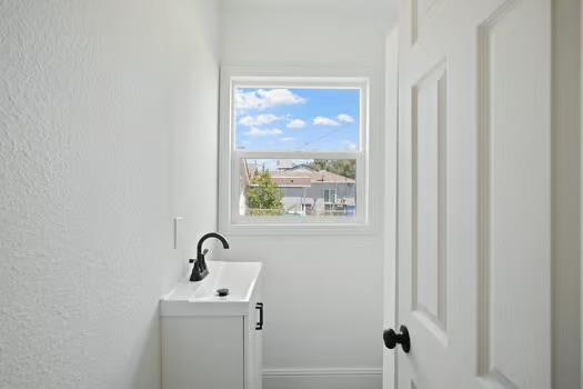 Detail Gallery Image 8 of 16 For 223 Alaska St, Turlock,  CA 95380 - 2 Beds | 1 Baths
