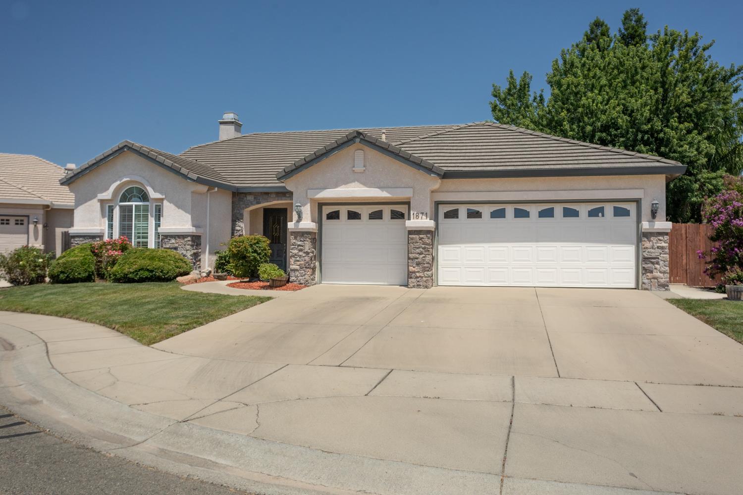Detail Gallery Image 4 of 62 For 1871 Malkit Ct, Yuba City,  CA 95993 - 3 Beds | 2 Baths