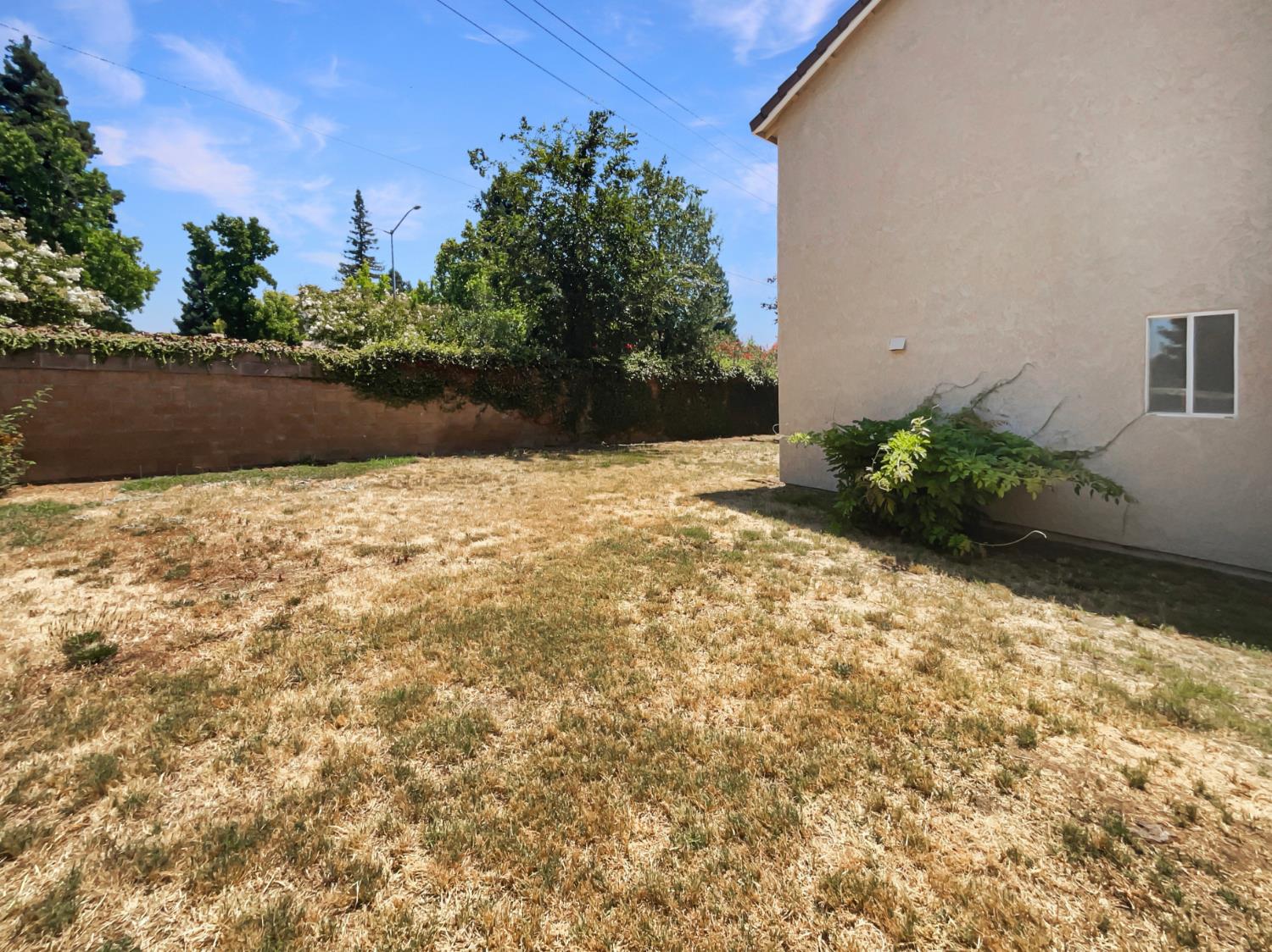 Detail Gallery Image 15 of 38 For 2291 Hamstead Ln, Yuba City,  CA 95991 - 4 Beds | 2/1 Baths