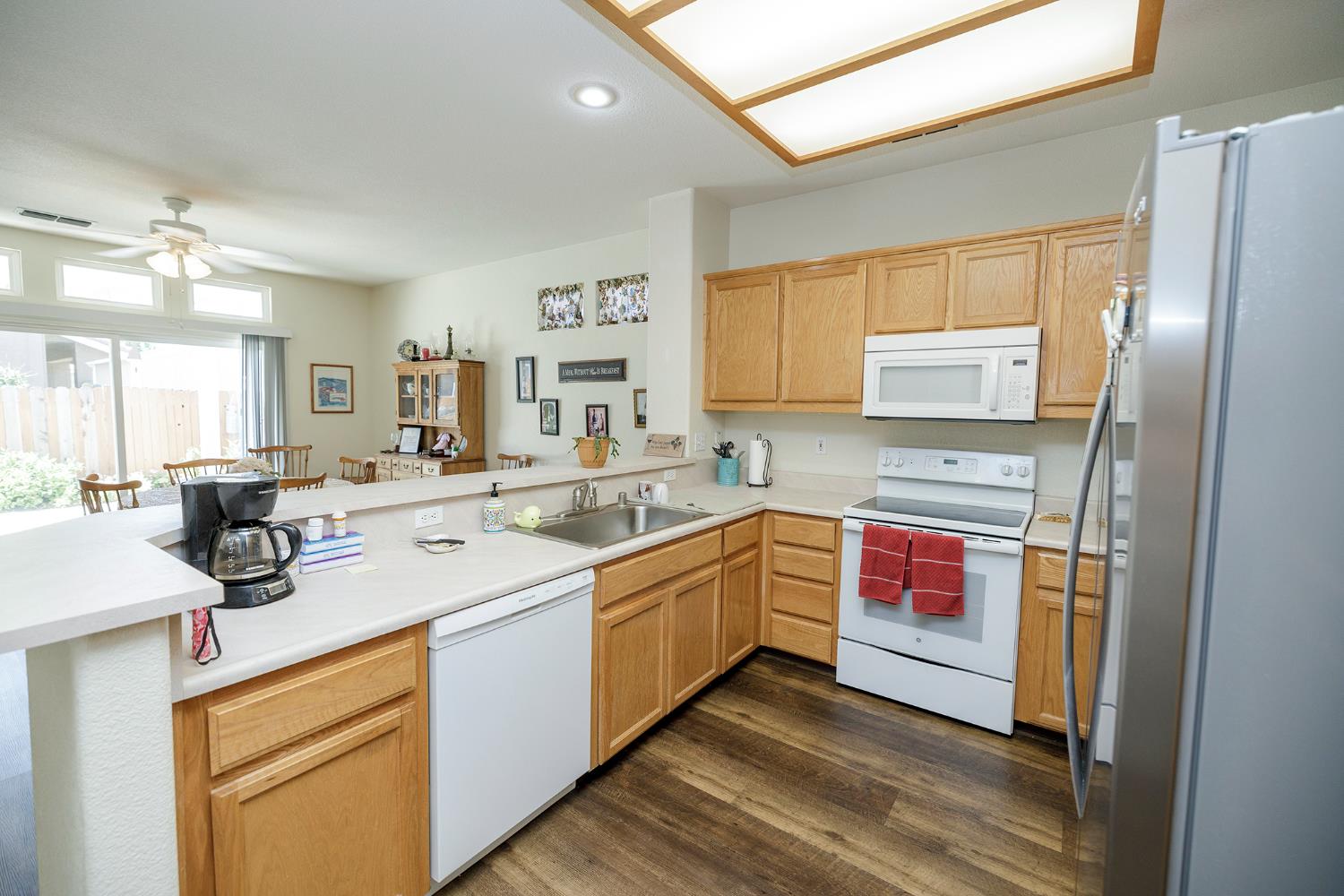 Detail Gallery Image 9 of 33 For 2040 Spring Valley Dr, Turlock,  CA 95382 - 2 Beds | 2 Baths