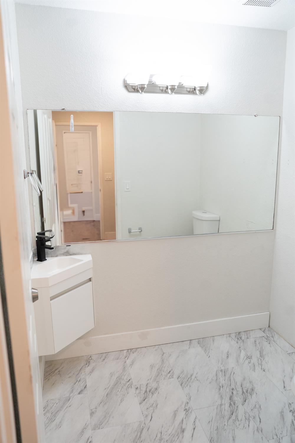 Detail Gallery Image 25 of 45 For 33 Deer St #7,  Salinas,  CA 93906 - 3 Beds | 2/1 Baths
