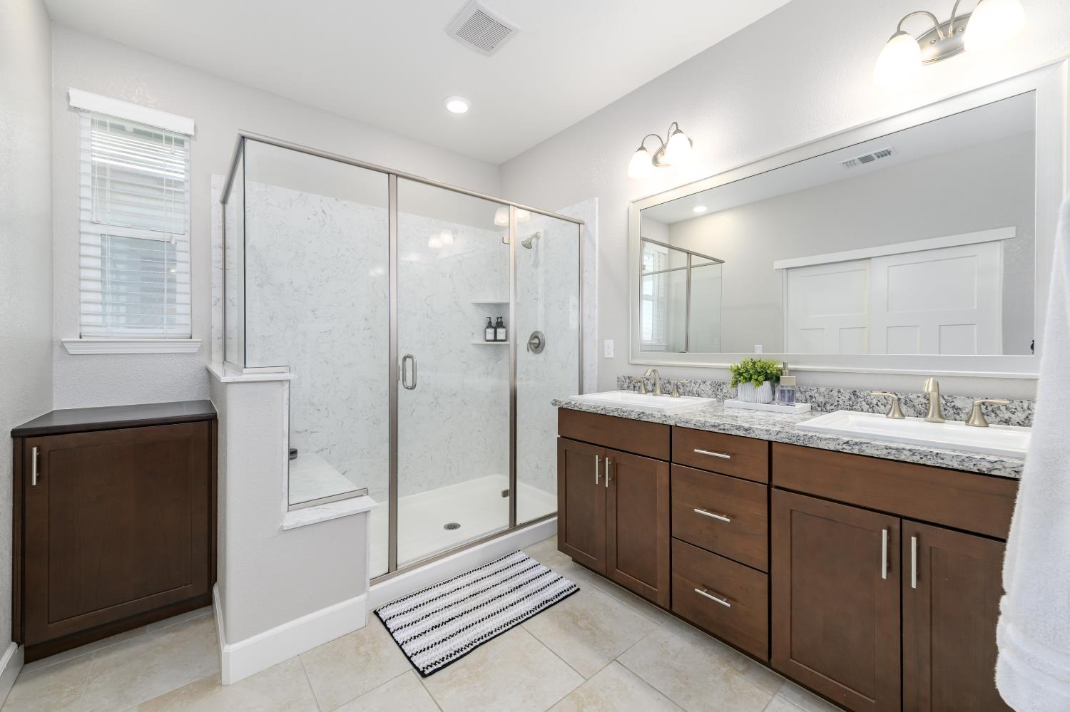 Detail Gallery Image 12 of 26 For 1522 Harry Lorenzo Ave, Woodland,  CA 95776 - 3 Beds | 2/1 Baths