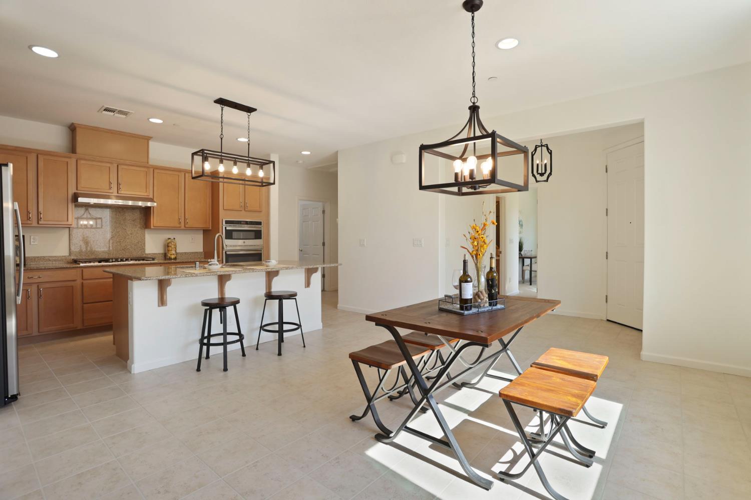 Detail Gallery Image 5 of 40 For 1266 Shady Pines, Manteca,  CA 95336 - 3 Beds | 2 Baths