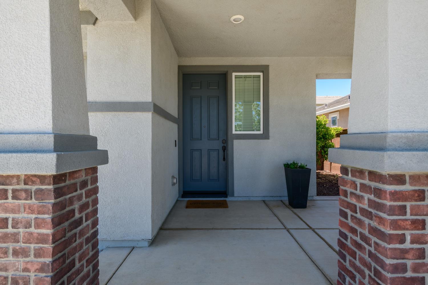 Detail Gallery Image 2 of 26 For 1522 Harry Lorenzo Ave, Woodland,  CA 95776 - 3 Beds | 2/1 Baths