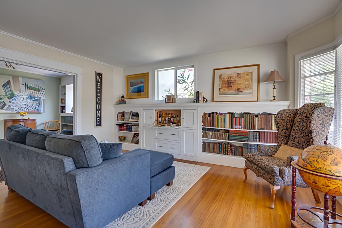 Detail Gallery Image 5 of 38 For 1705 Lucerne Ave, Stockton,  CA 95203 - 3 Beds | 2 Baths