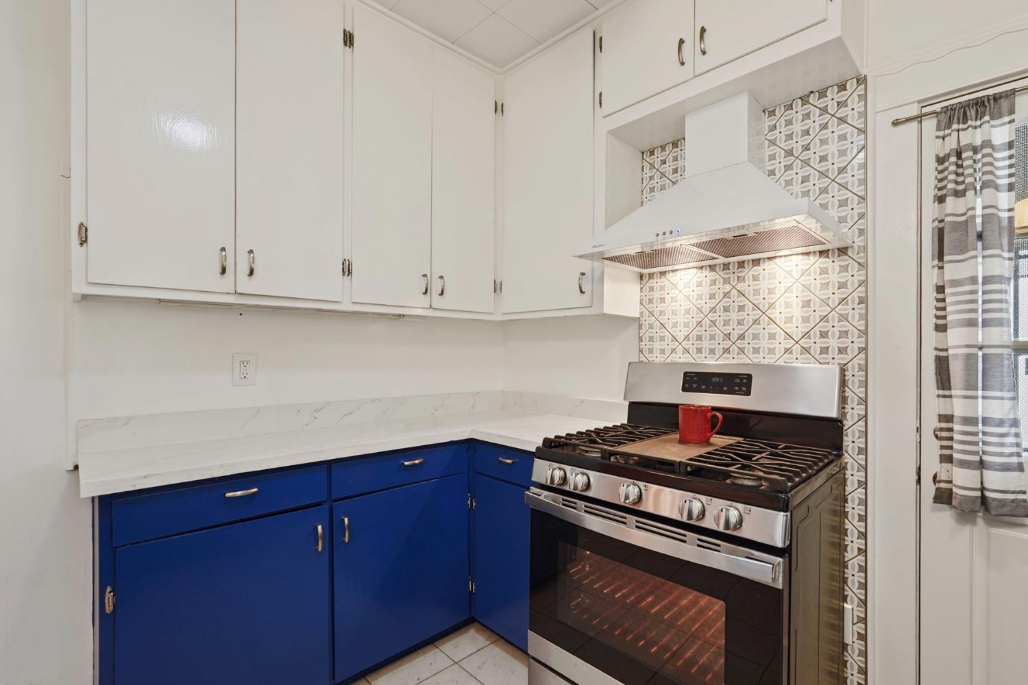 Detail Gallery Image 12 of 42 For 720 W Flora St, Stockton,  CA 95203 - 2 Beds | 1 Baths