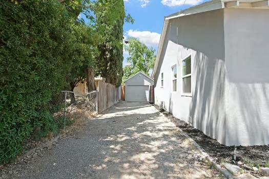 Detail Gallery Image 3 of 16 For 223 Alaska St, Turlock,  CA 95380 - 2 Beds | 1 Baths