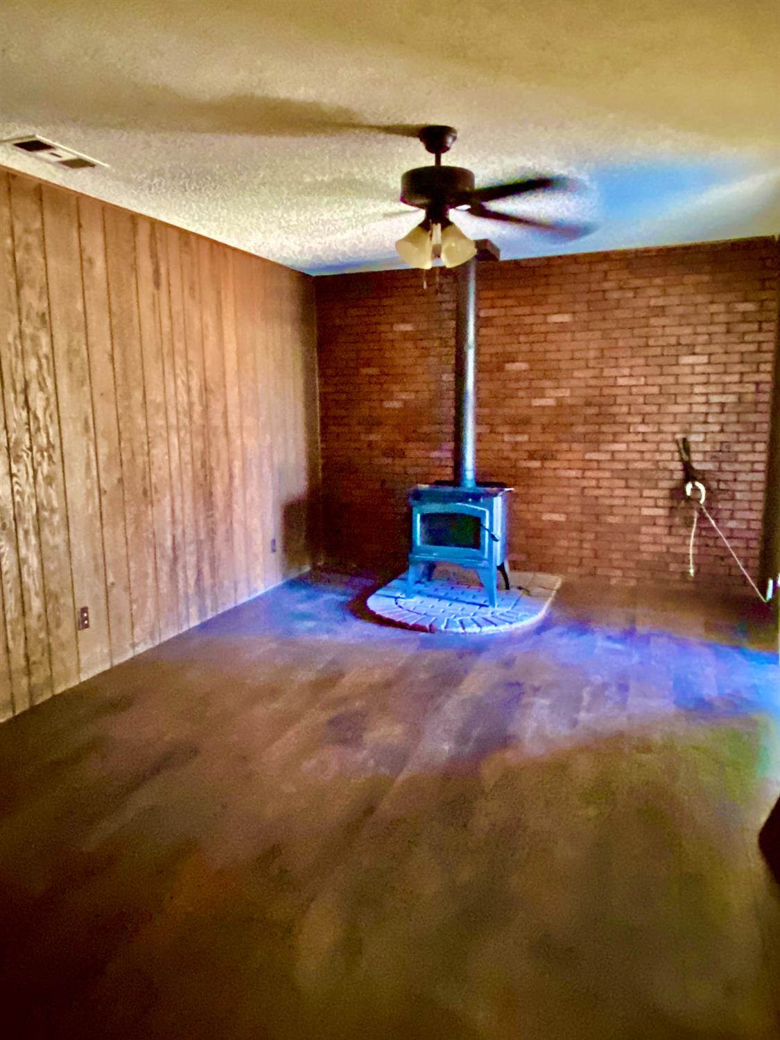 Detail Gallery Image 5 of 15 For 300 Brimmer Rd, Merced,  CA 95341 - 4 Beds | 2 Baths