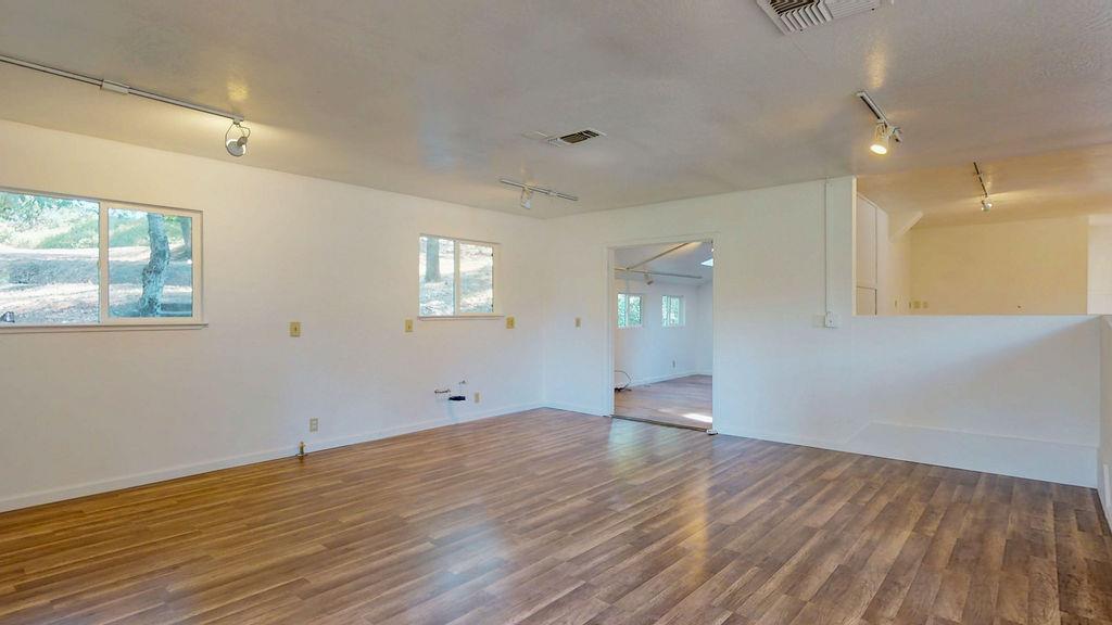 Detail Gallery Image 11 of 49 For 15386 Little Valley Rd, Grass Valley,  CA 95949 - – Beds | – Baths