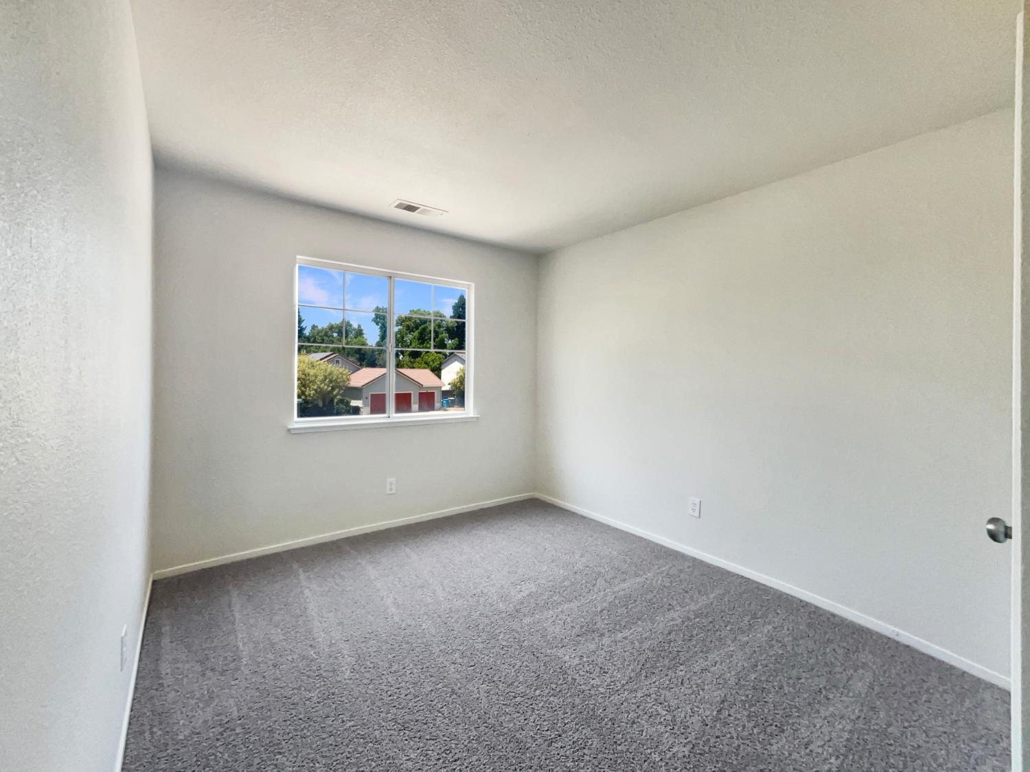 Detail Gallery Image 35 of 38 For 2291 Hamstead Ln, Yuba City,  CA 95991 - 4 Beds | 2/1 Baths