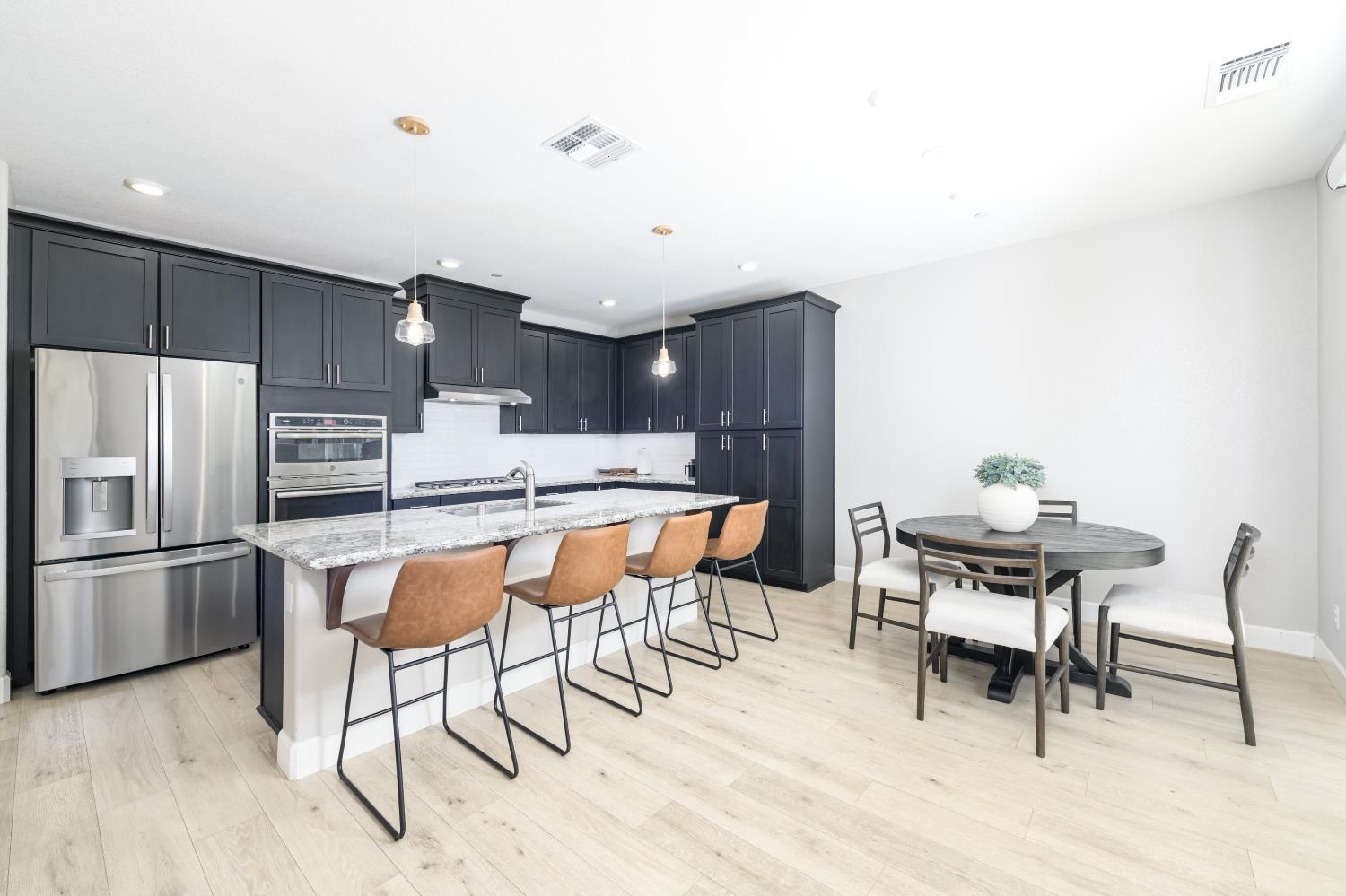 Detail Gallery Image 9 of 26 For 1522 Harry Lorenzo Ave, Woodland,  CA 95776 - 3 Beds | 2/1 Baths