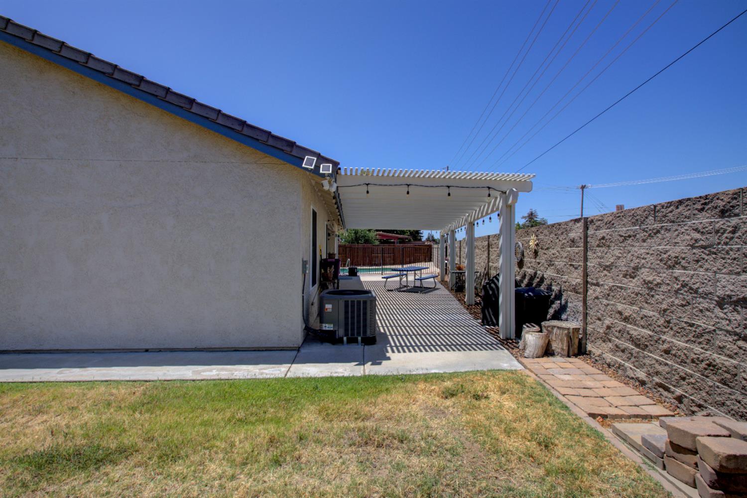 Detail Gallery Image 8 of 56 For 4925 Wild Rose Dr, Salida,  CA 95368 - 4 Beds | 2 Baths